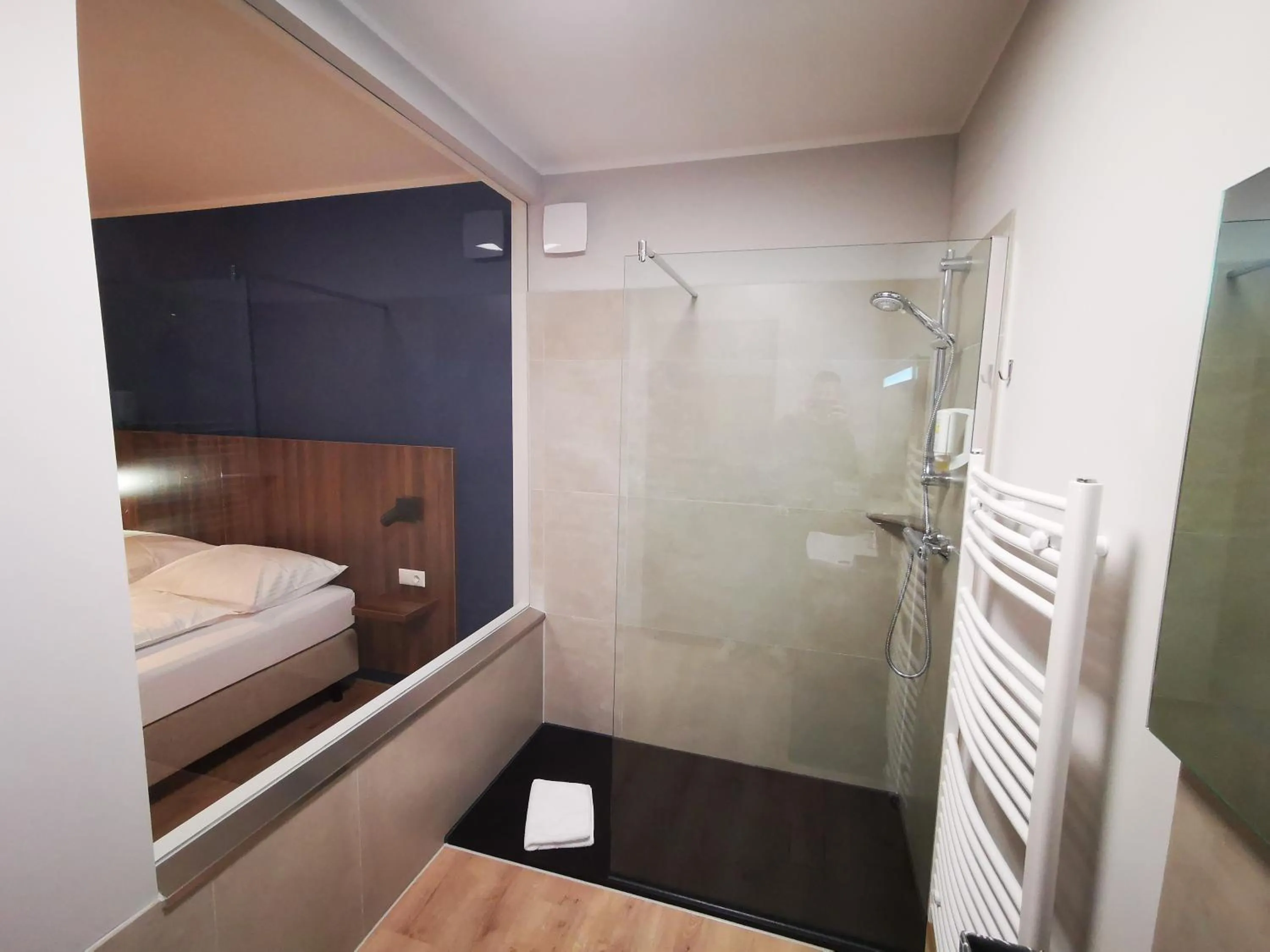 Photo of the whole room, Bed in Hotel Zu Freunden