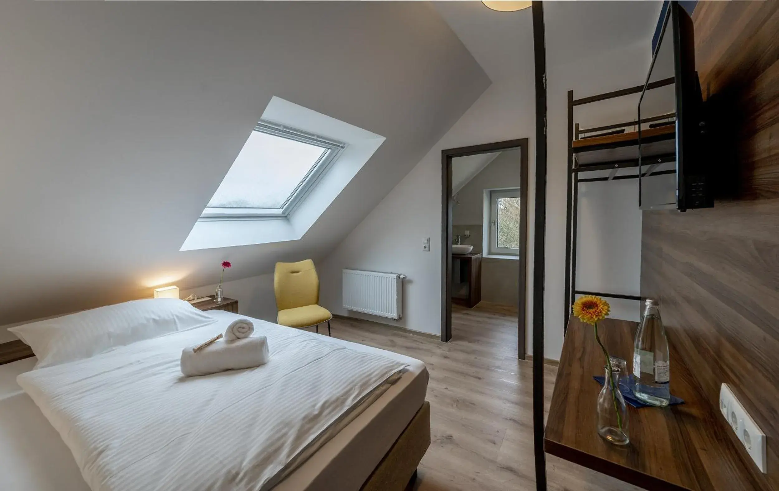 Double Room with Private Bathroom - single occupancy in Hotel Zu Freunden Double Room with Private Bathroom - single occupancy in Hotel Zu Freunden