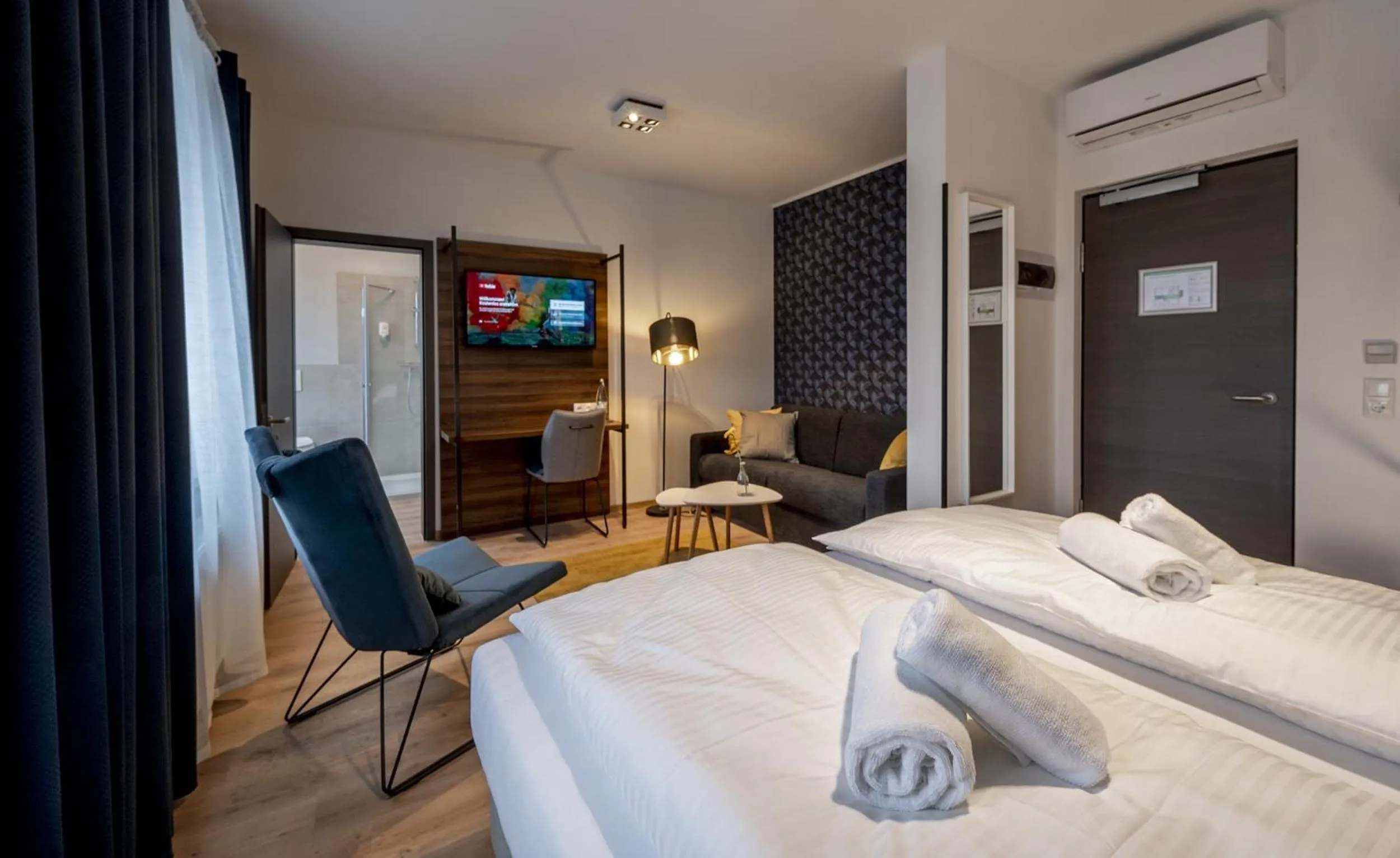 Photo of the whole room, Bed in Hotel Zu Freunden