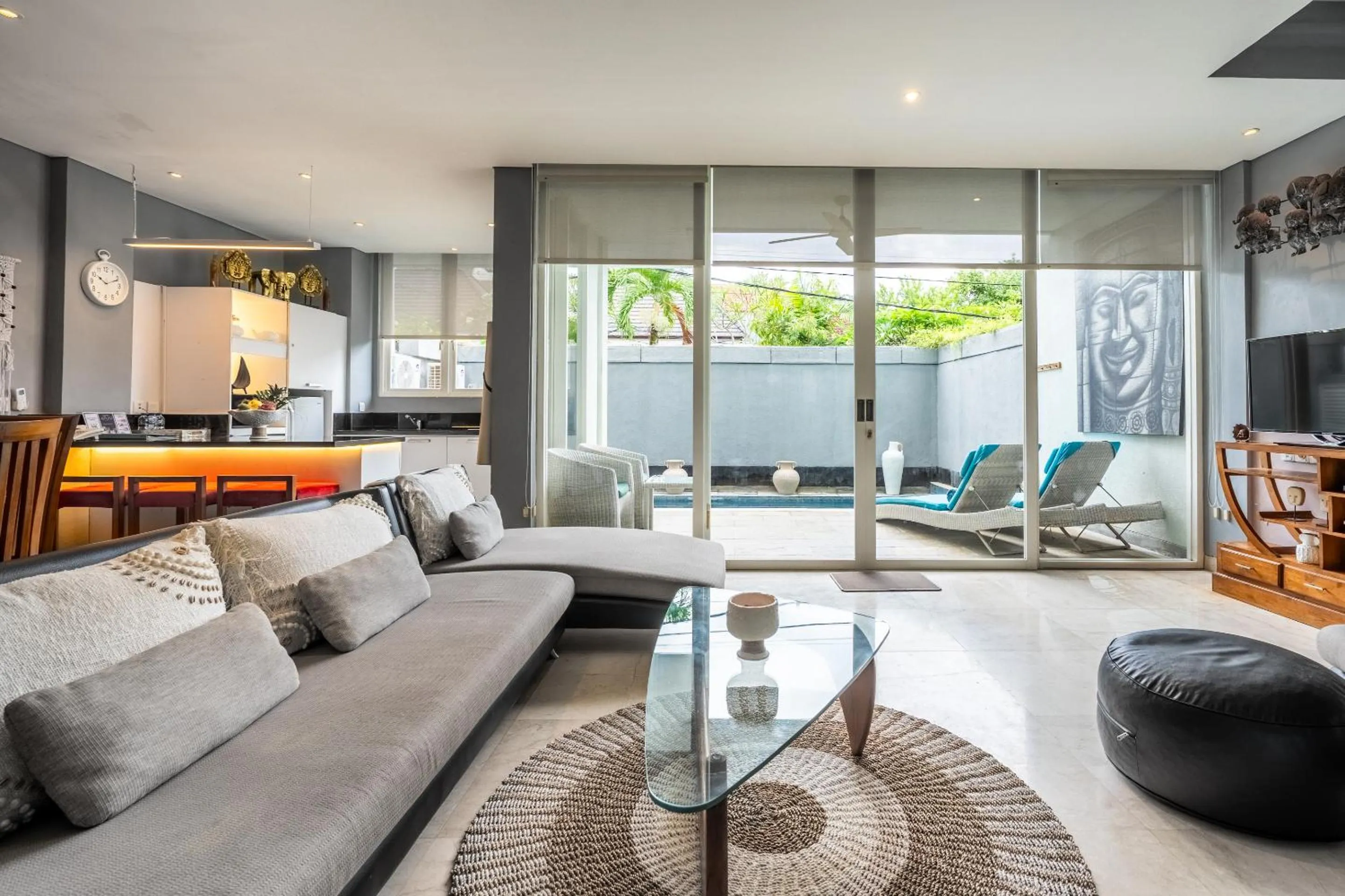 Communal lounge/ TV room in AQ-VA Hotel & Villas Seminyak