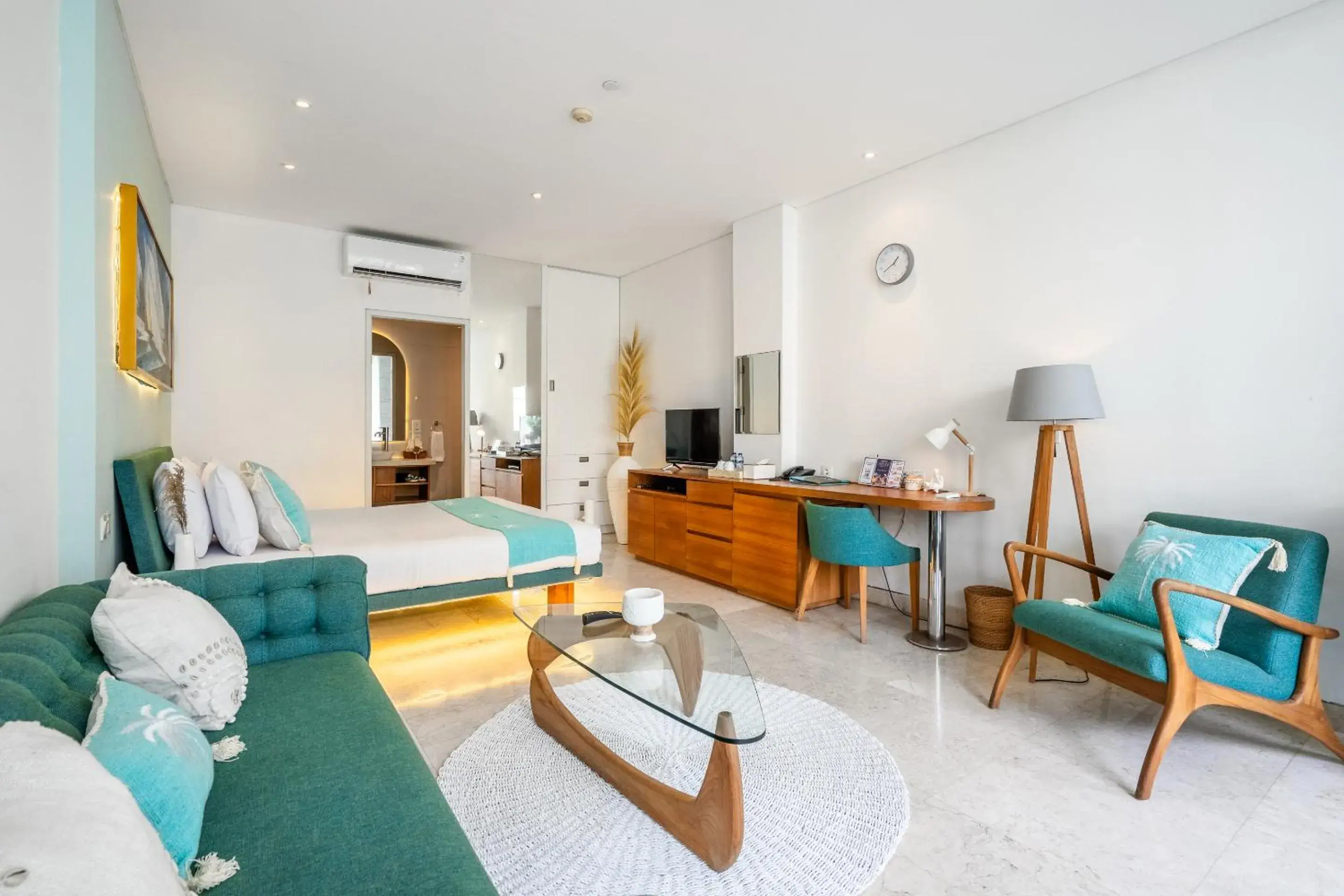 Deluxe Suite with Pool Access in AQ-VA Hotel & Villas Seminyak Deluxe Suite with Pool Access in AQ-VA Hotel & Villas Seminyak