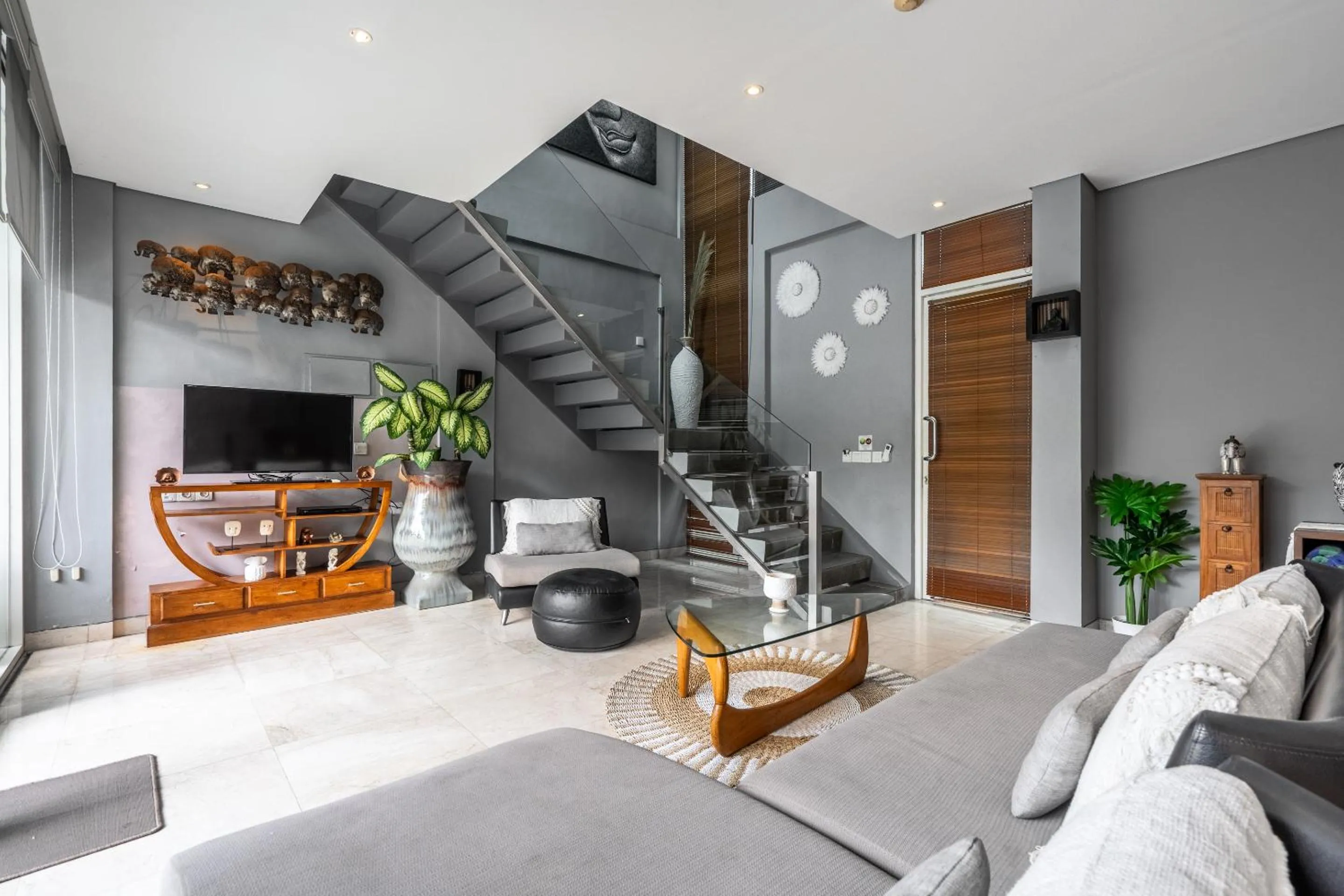 Communal lounge/ TV room in AQ-VA Hotel & Villas Seminyak