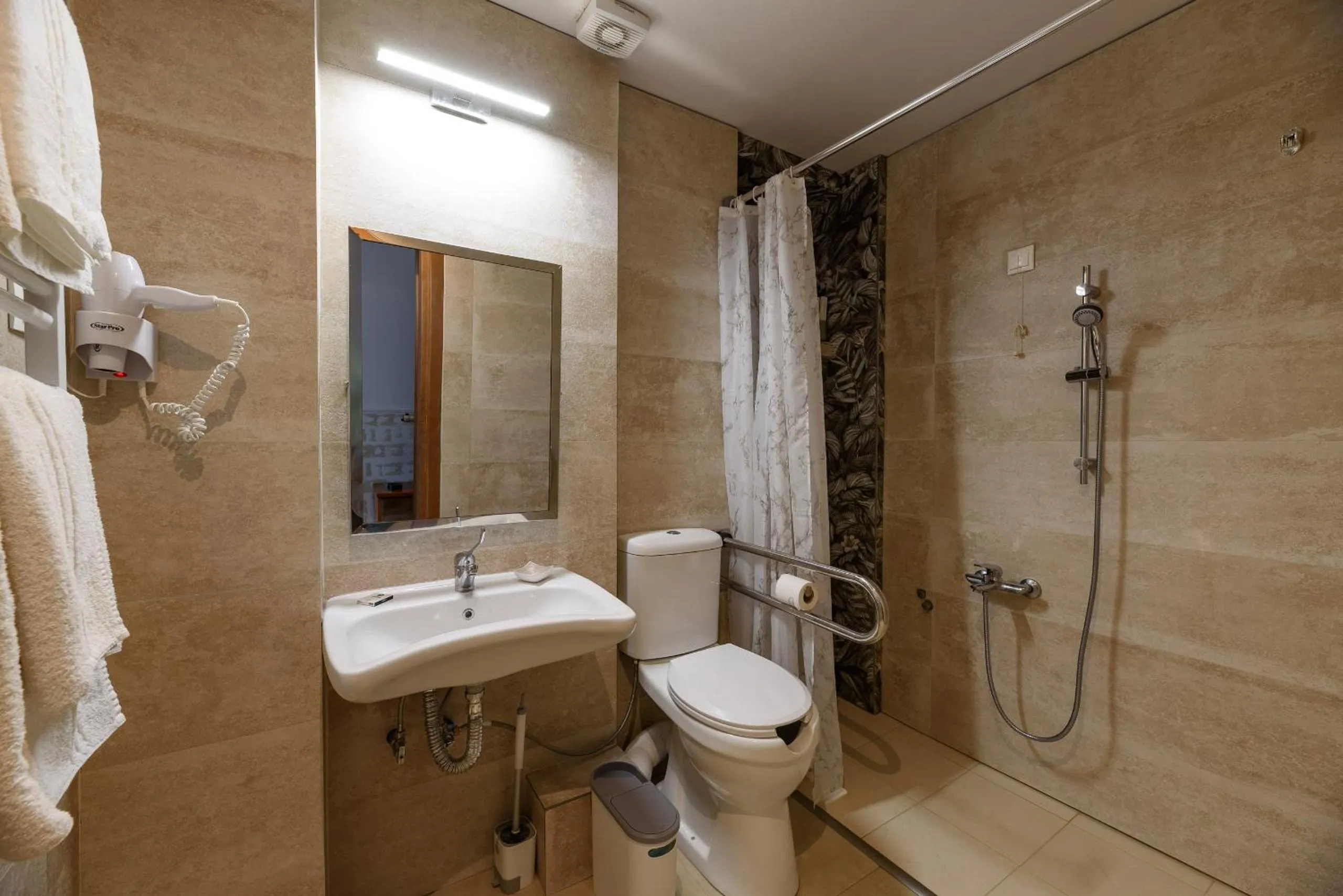 Shower in City Gate Hotel Airport Thessaloniki