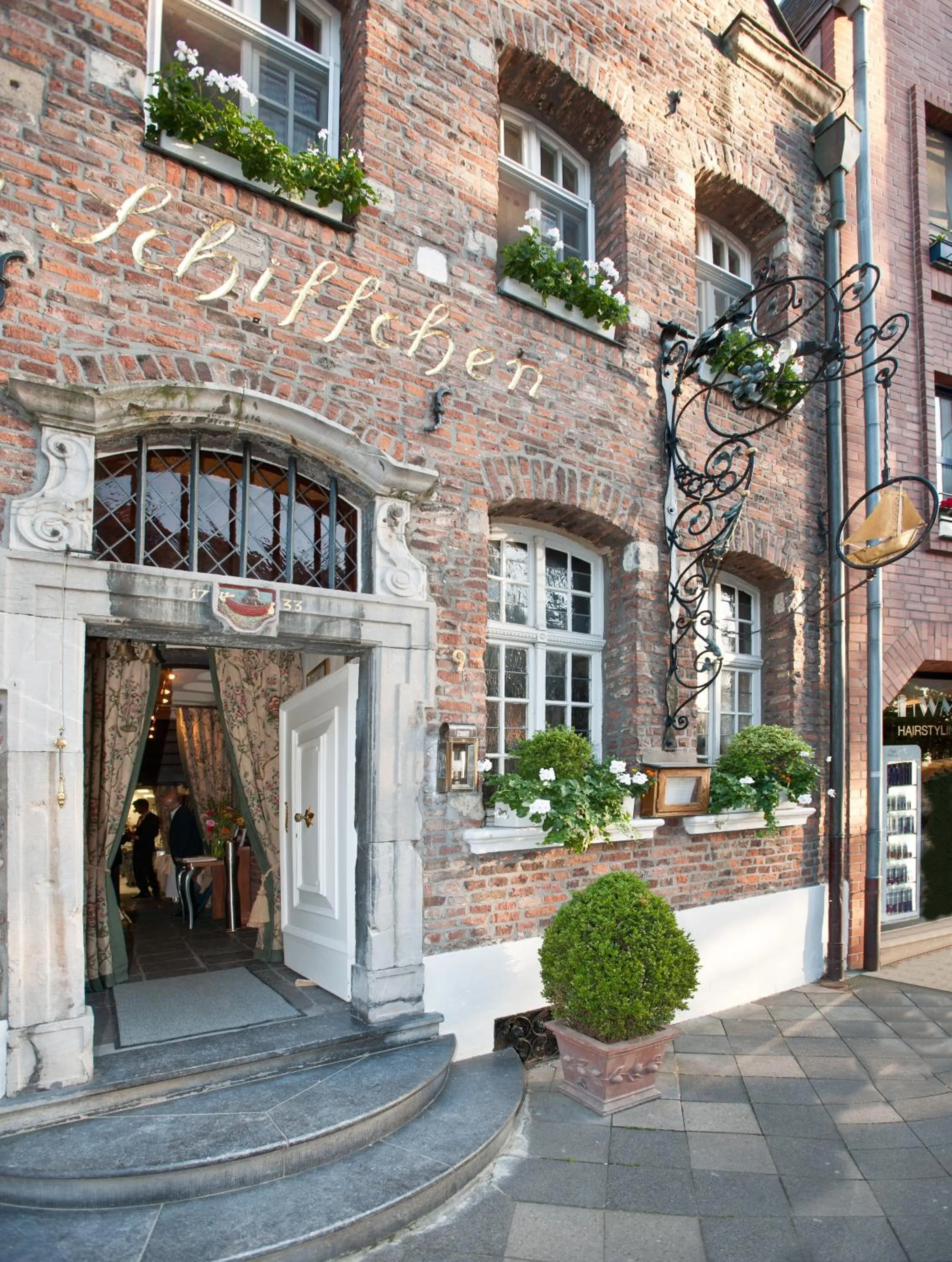 Restaurant/places to eat in Hotel Barbarossa