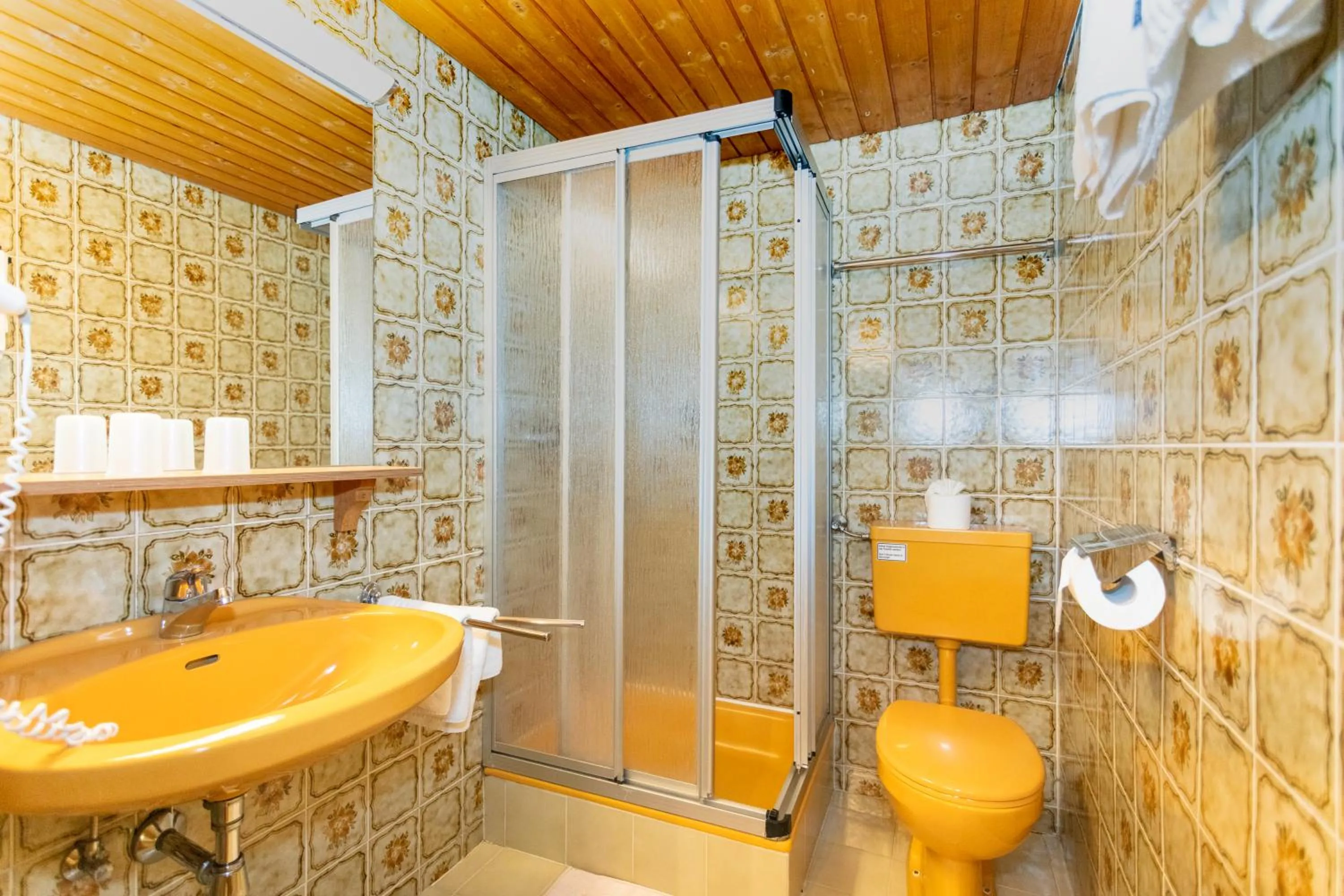 Bathroom in Pension Sonneck