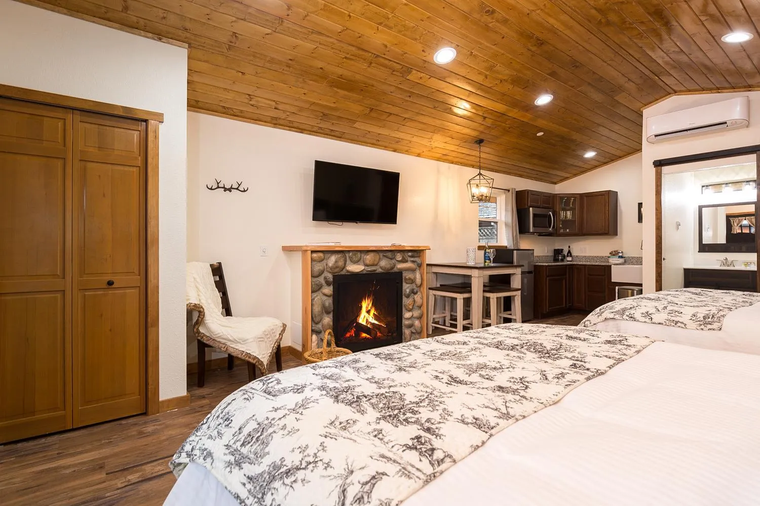 Bed in Woodland Inns