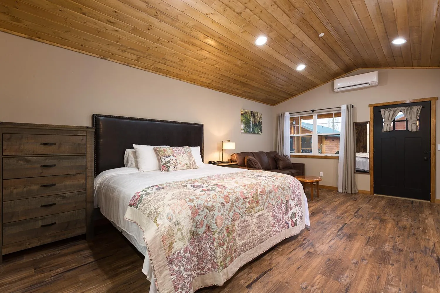 Bed in Woodland Inns