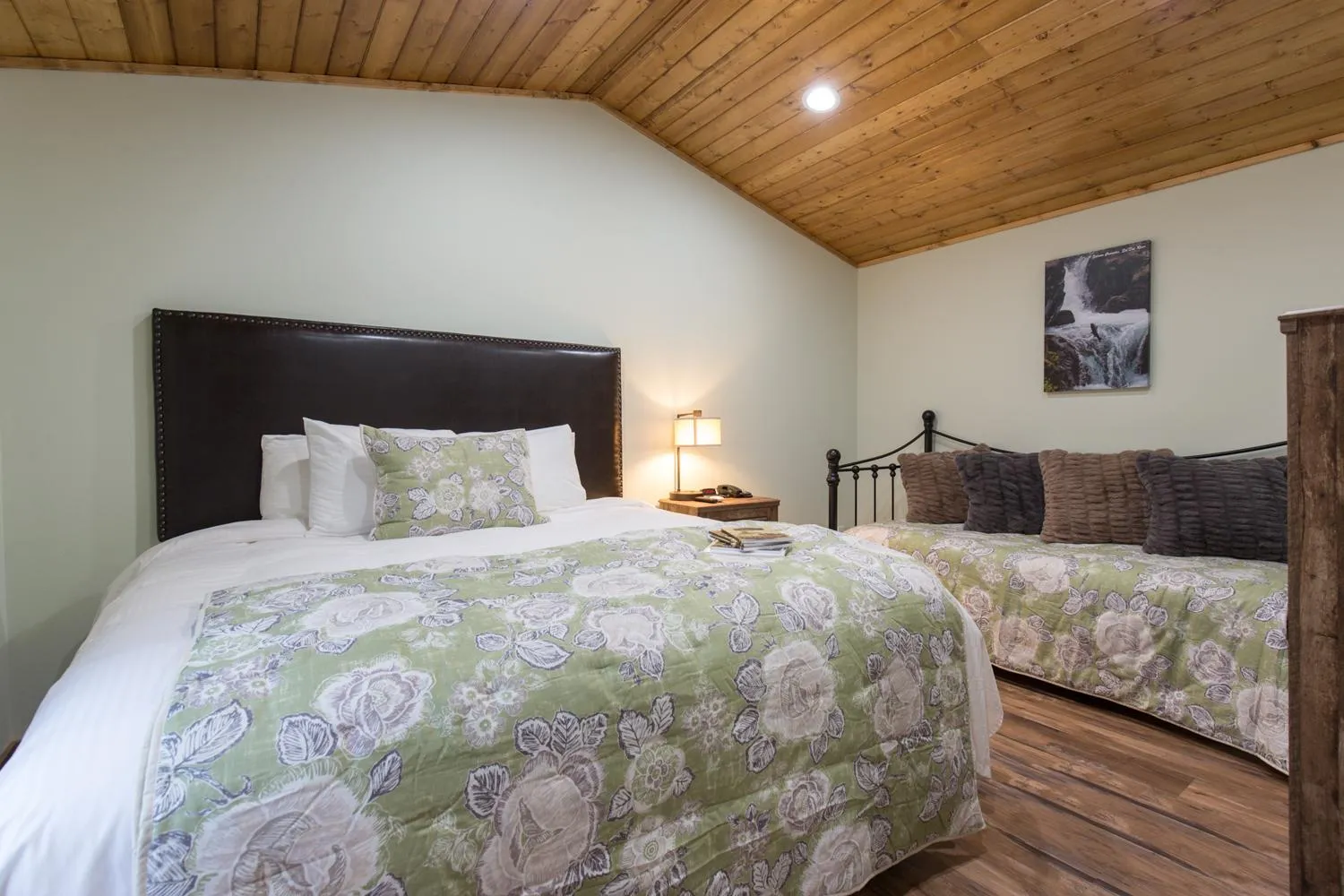 Bed in Woodland Inns