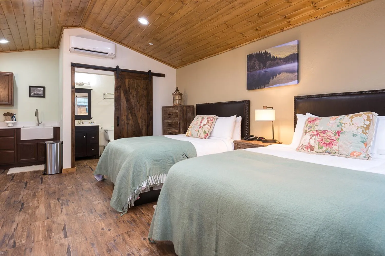 Bed in Woodland Inns