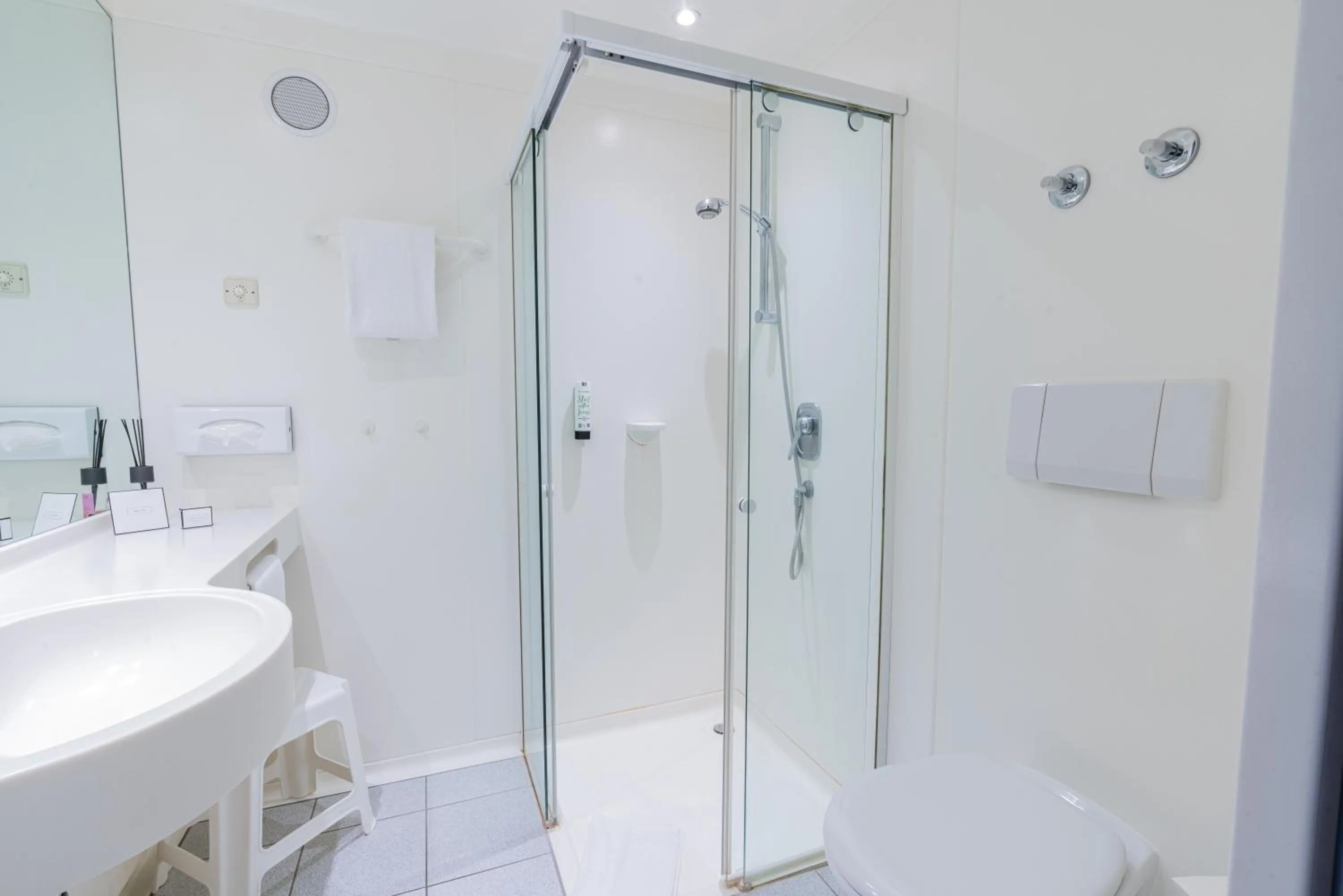 Shower in Hotel Arkadia