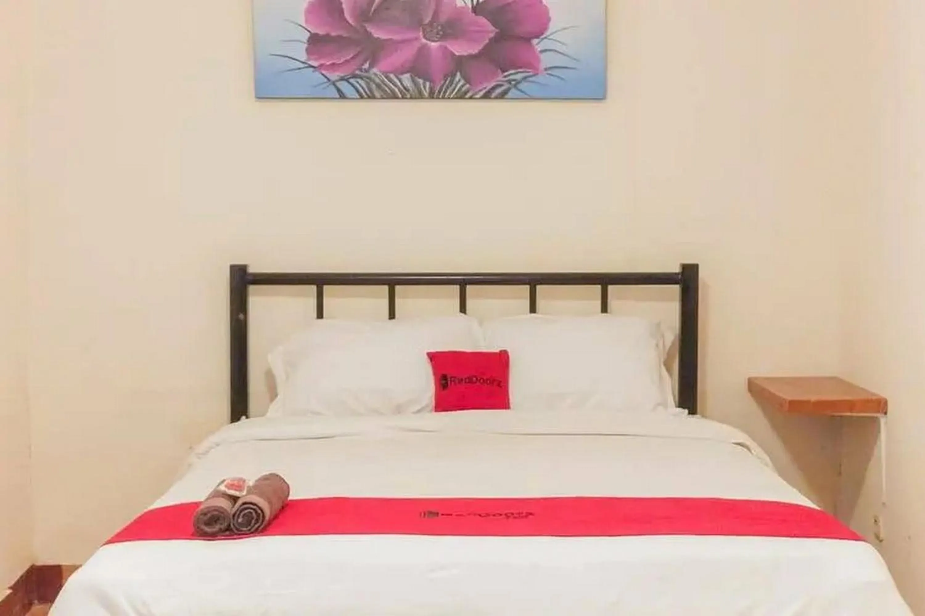 Bed in RedDoorz Syariah at Prapen Jaya Surabaya