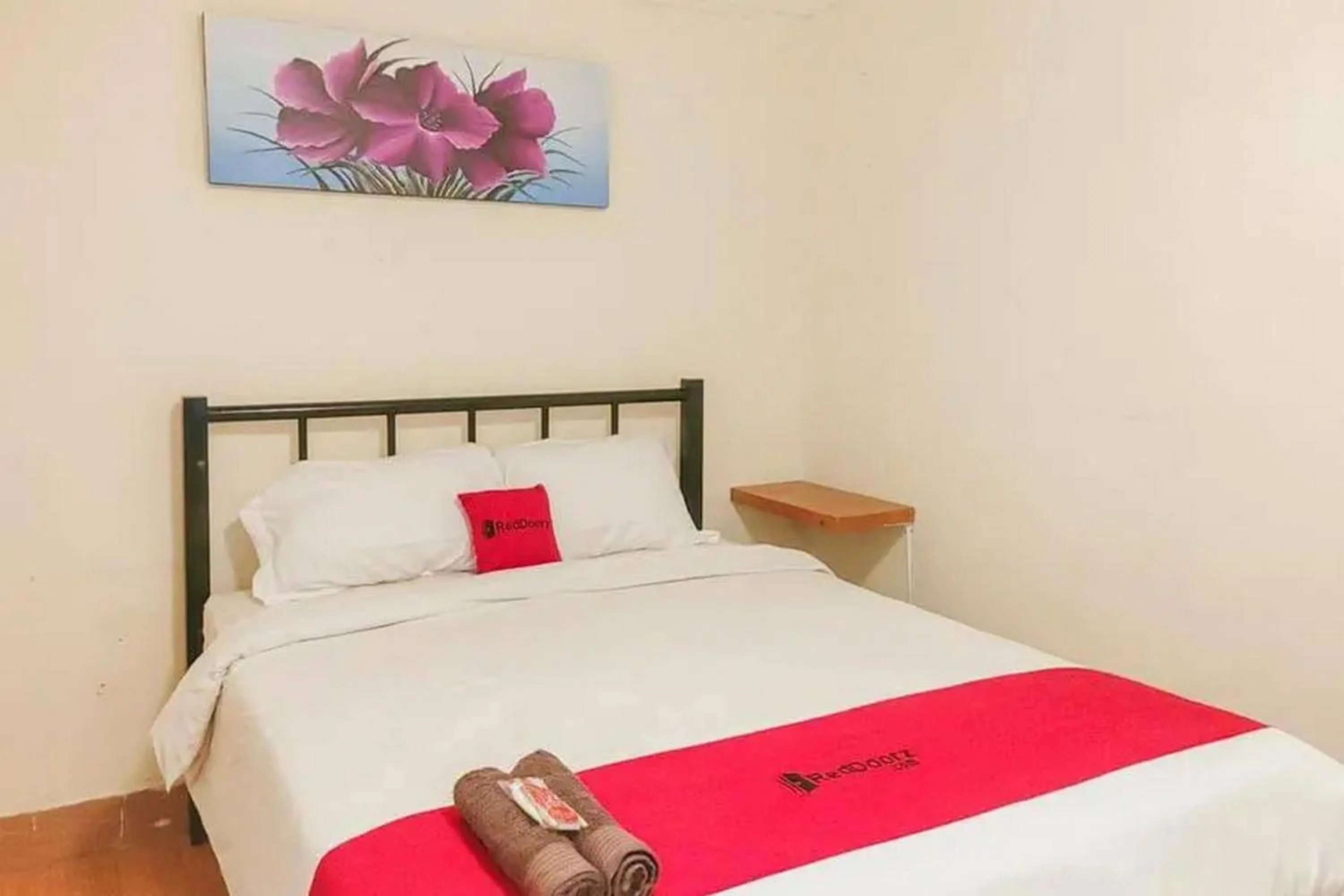 Bed in RedDoorz Syariah at Prapen Jaya Surabaya