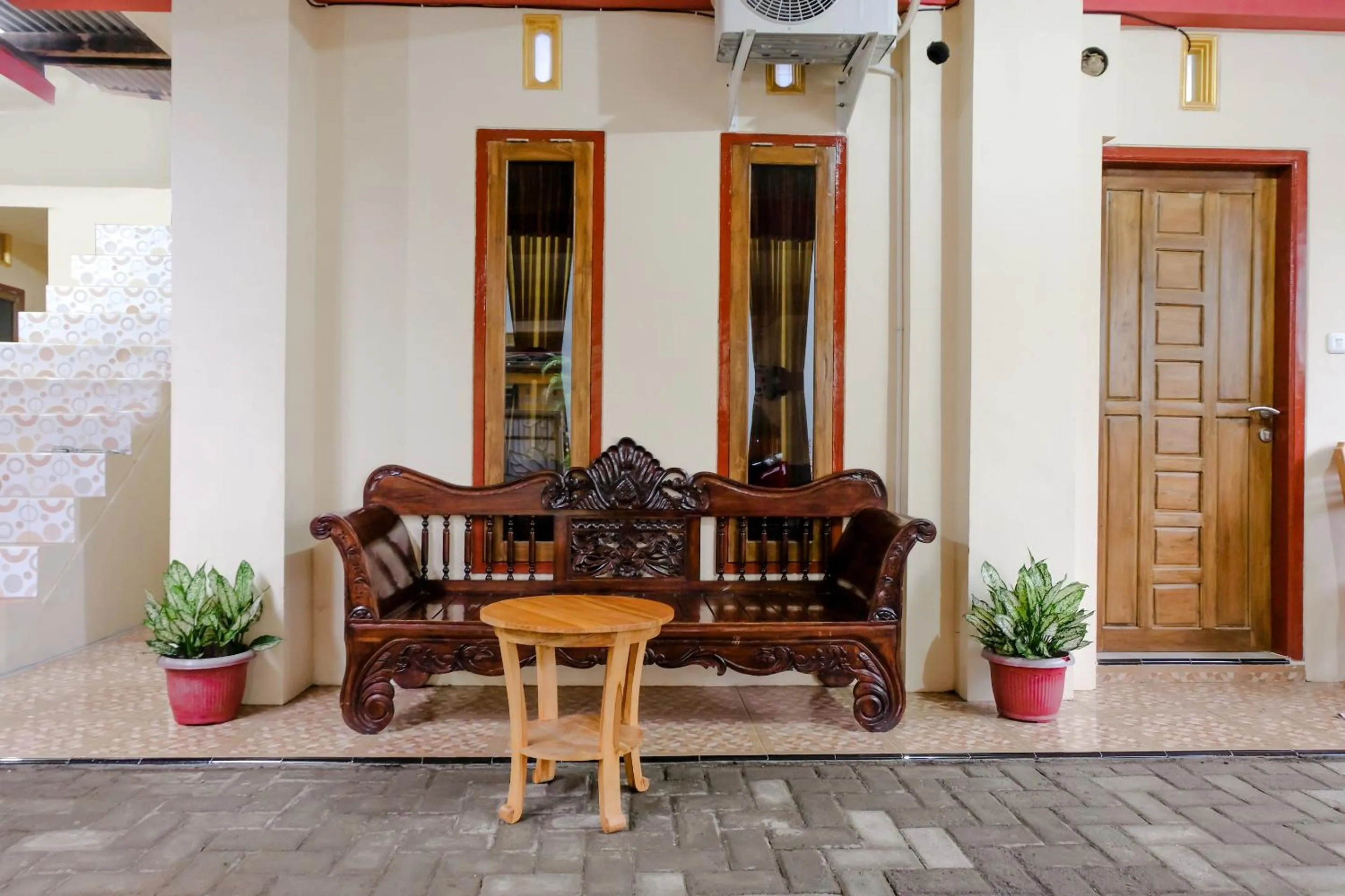 Patio in RedDoorz Syariah At Sulfat Malang