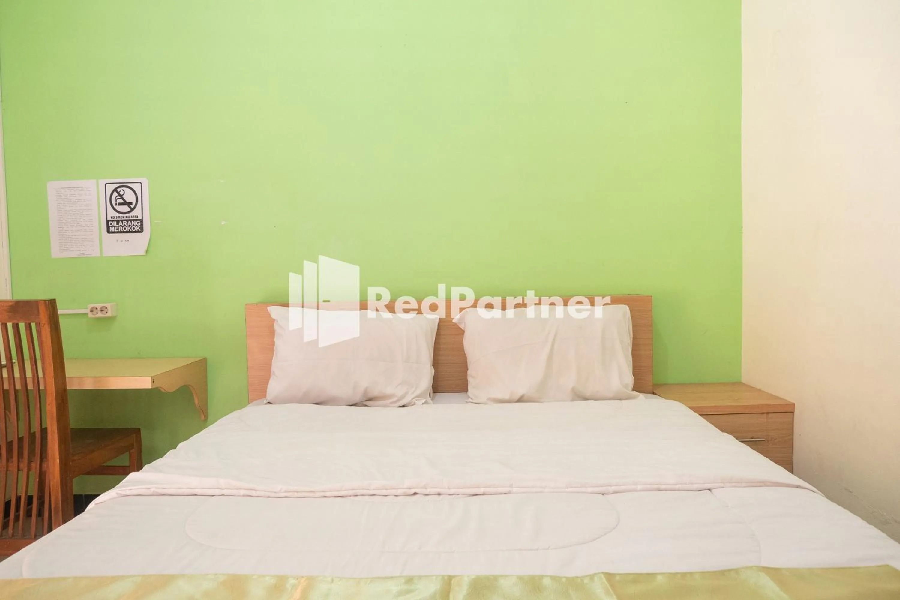 Bedroom, Bed in Wisma Handayani Syariah RedPartner near RSUD Wonosari