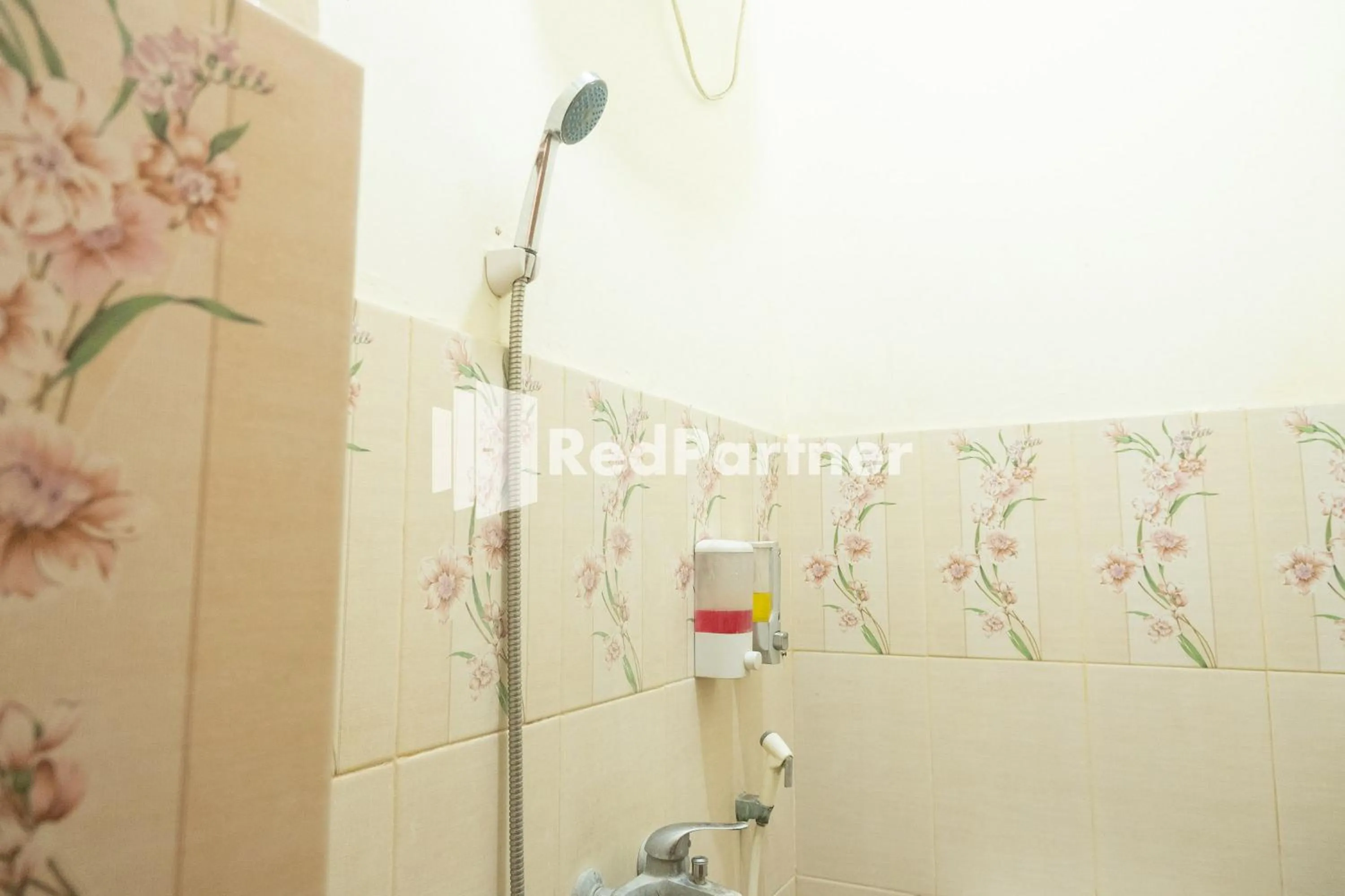Bathroom in Wisma Handayani Syariah RedPartner near RSUD Wonosari