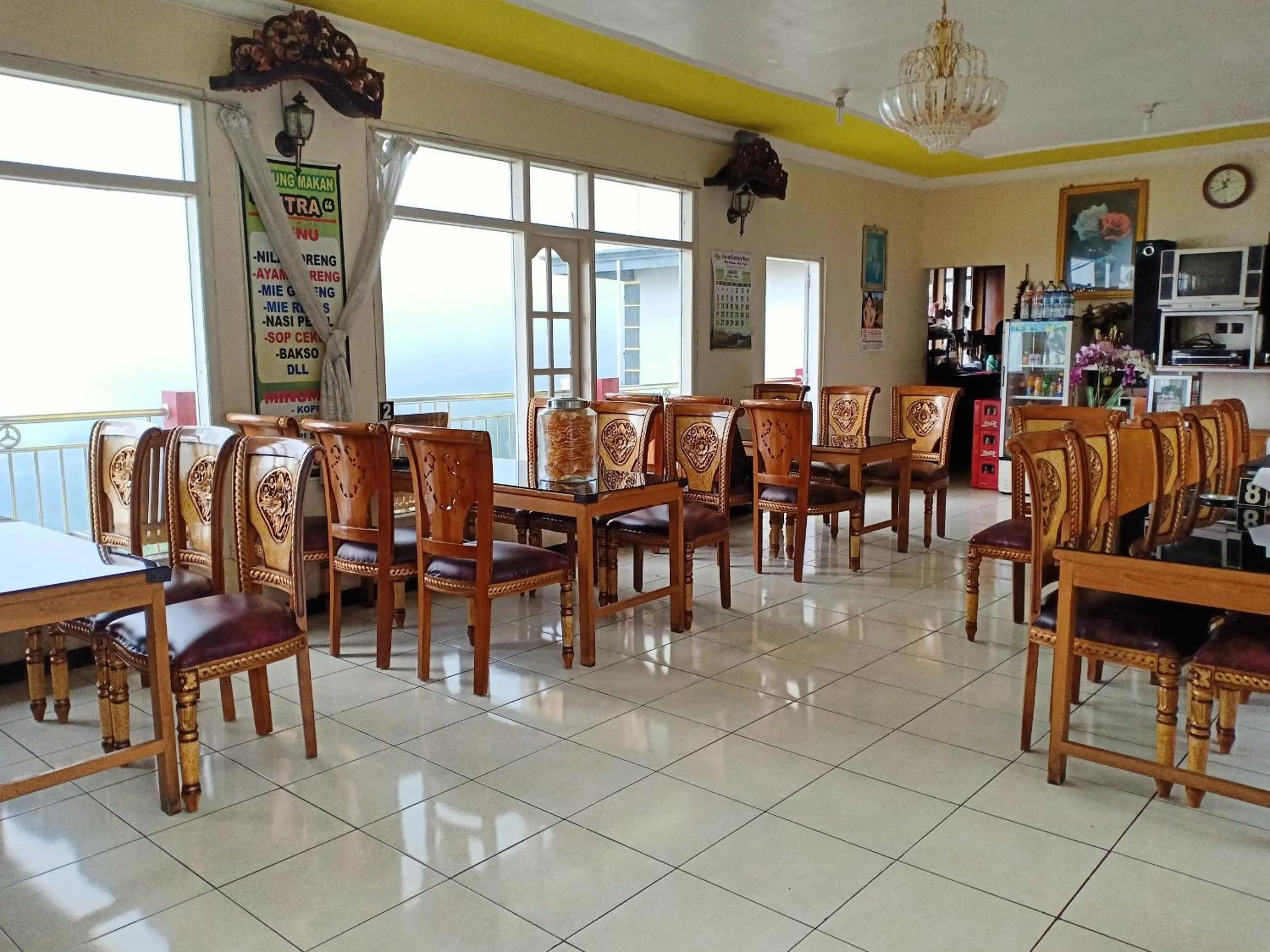 Restaurant/places to eat in OYO Life 3020 Penginapan Citra Rasa