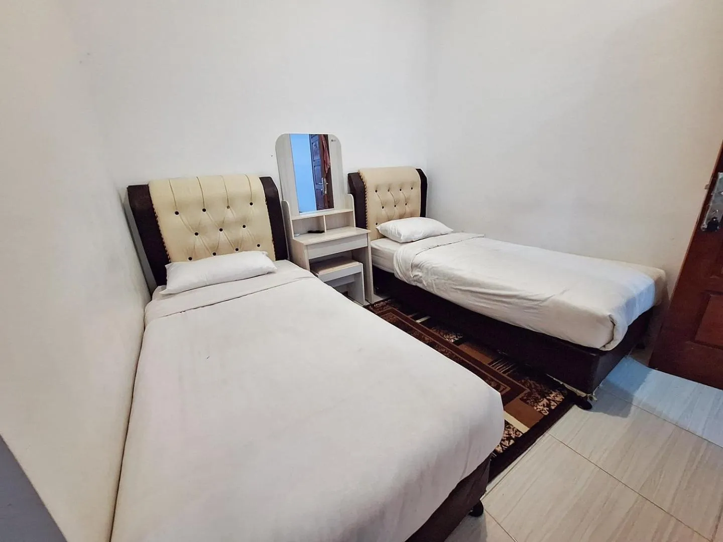 Bedroom in RedDoorz Syariah at Galliano Homestay Bukittinggi