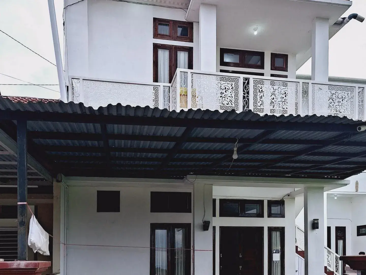 Property building in RedDoorz Syariah at Galliano Homestay Bukittinggi Property building in RedDoorz Syariah at Galliano Homestay Bukittinggi