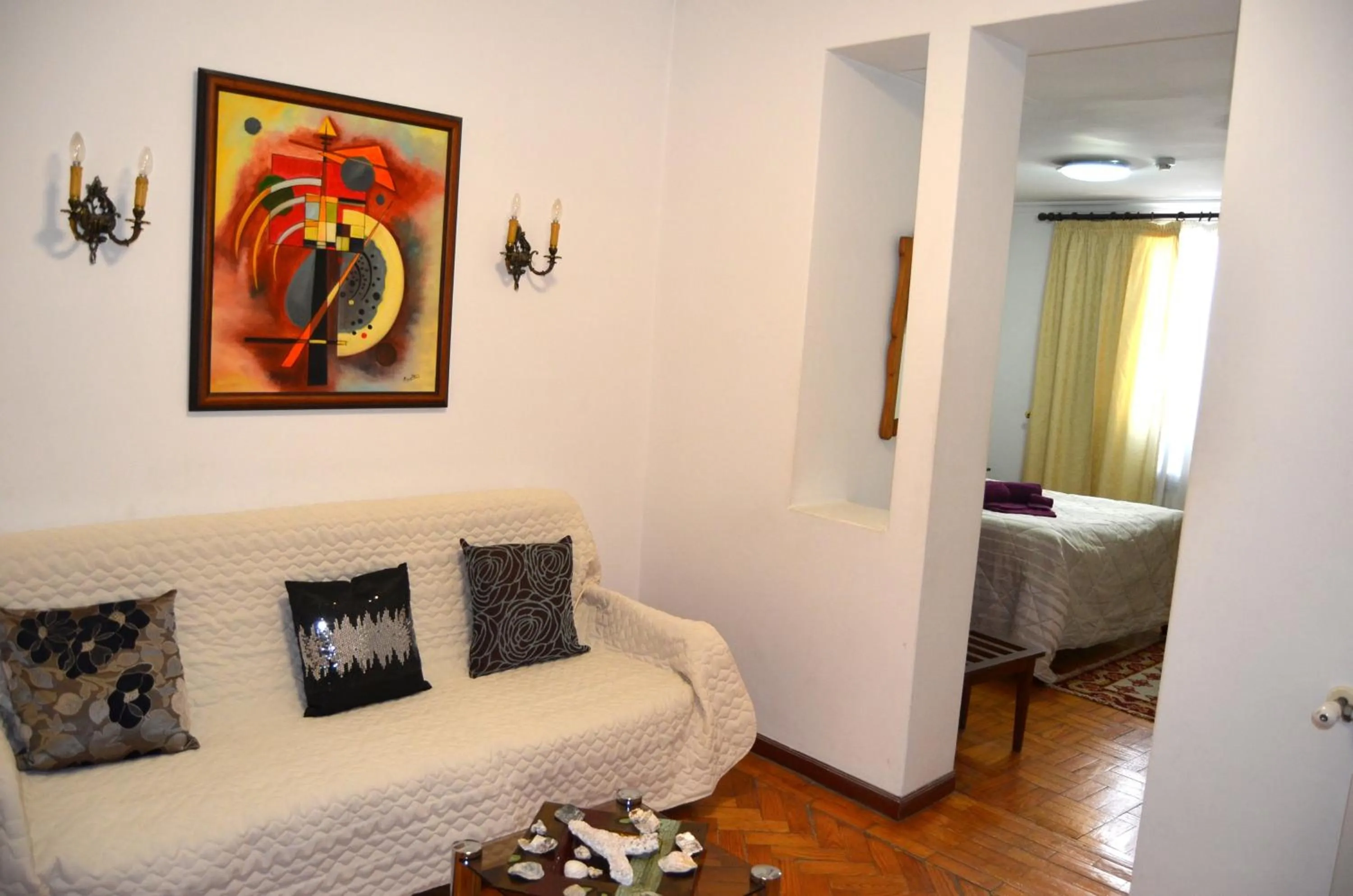 Living room, Bed in Residencia Filipe