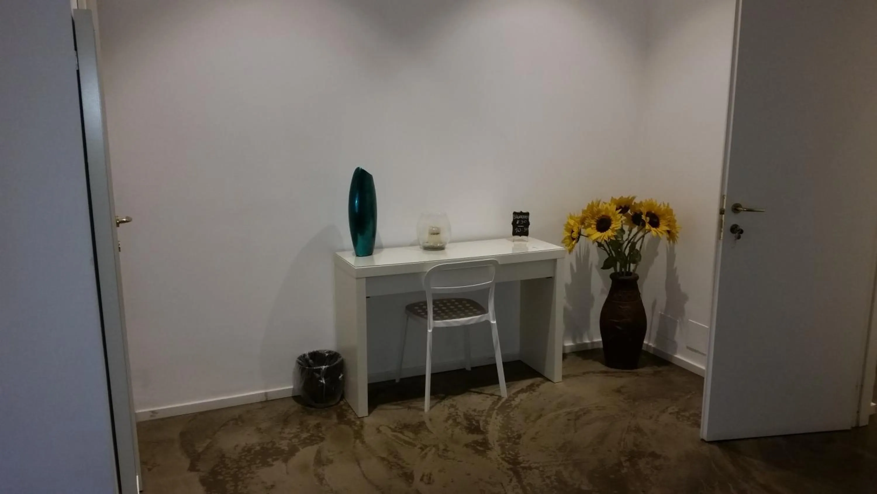 Seating area in Palermo Rooms