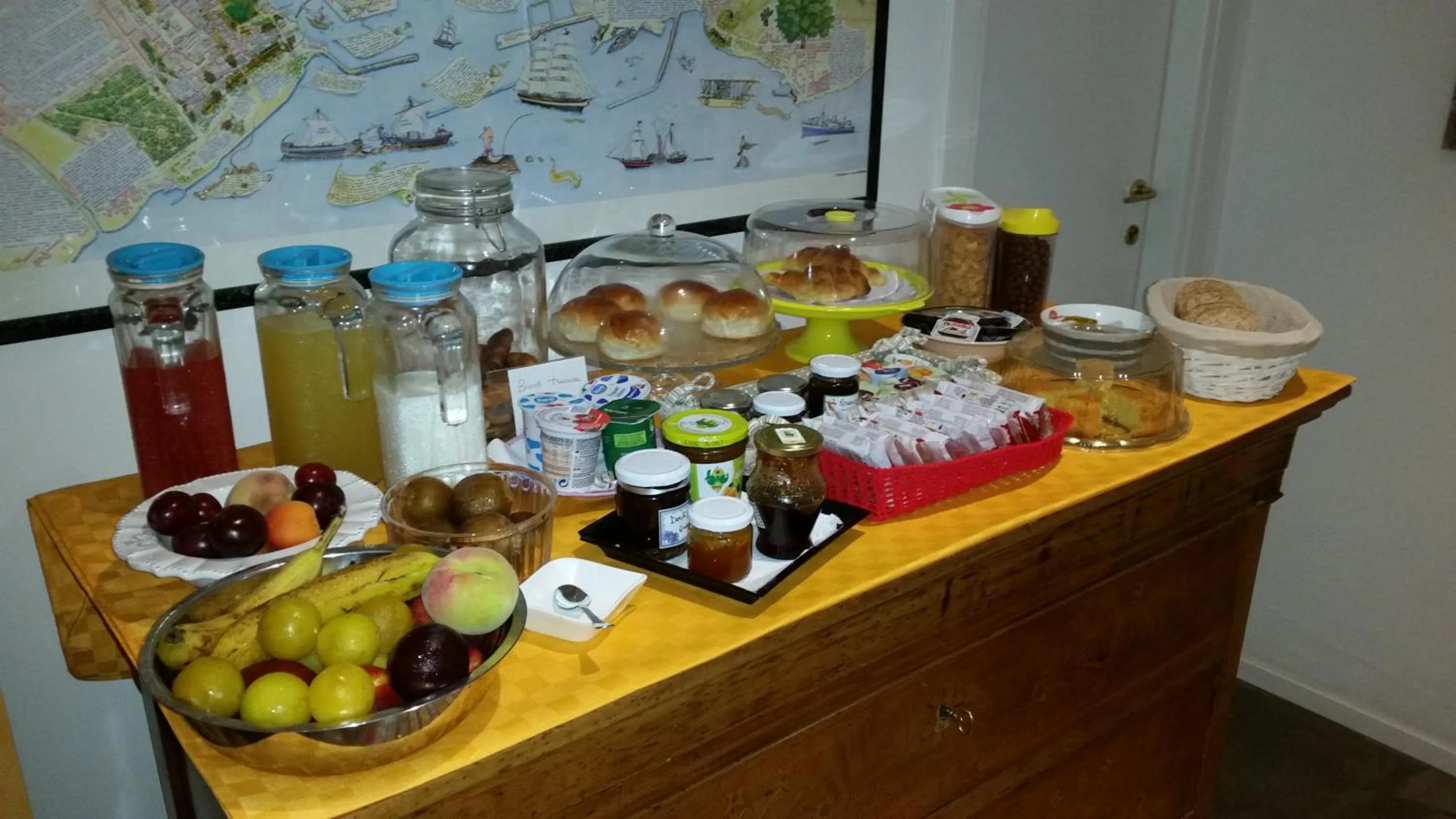 Food and drinks in Palermo Rooms
