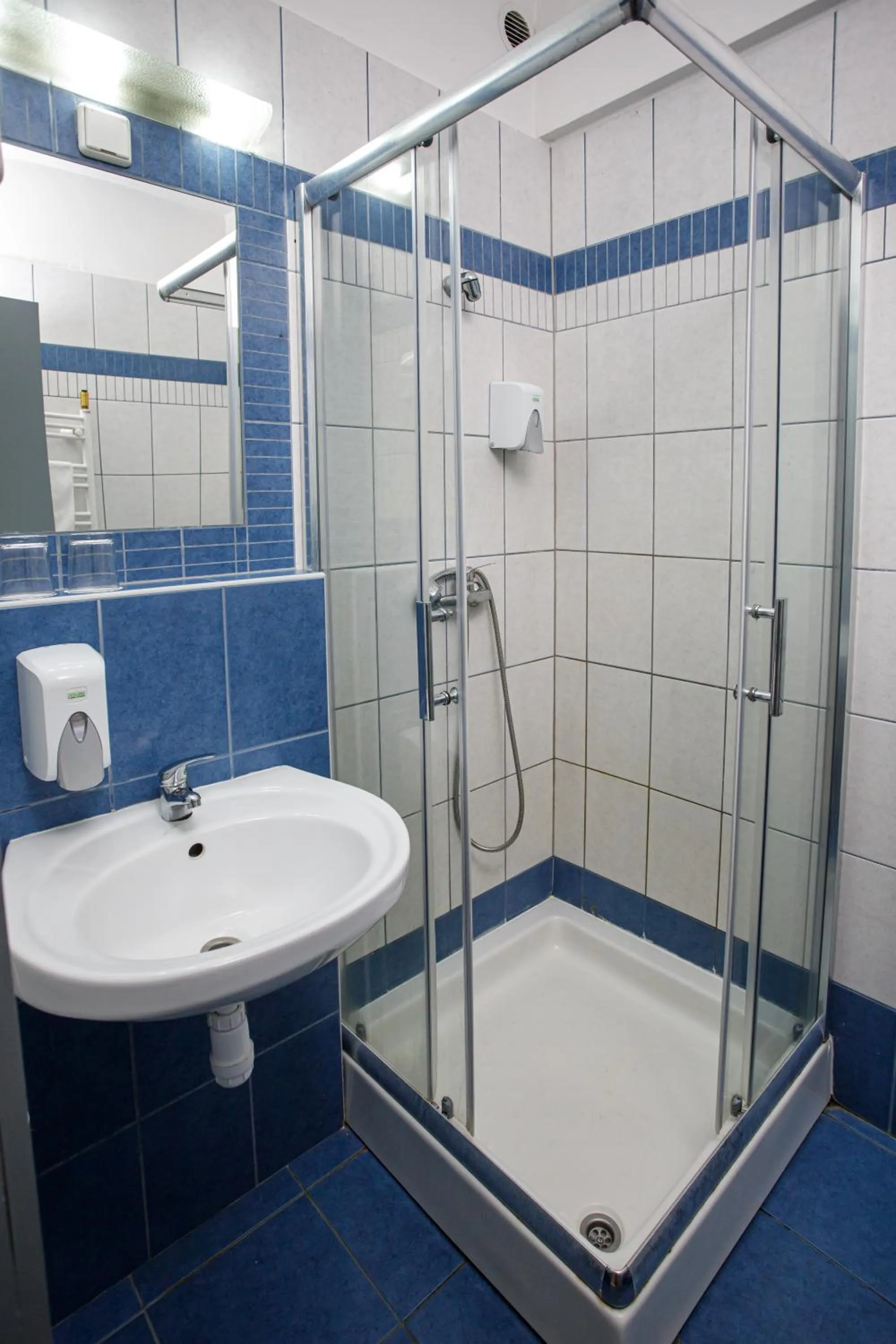 Shower in Árnyas Panzió Gödöllő