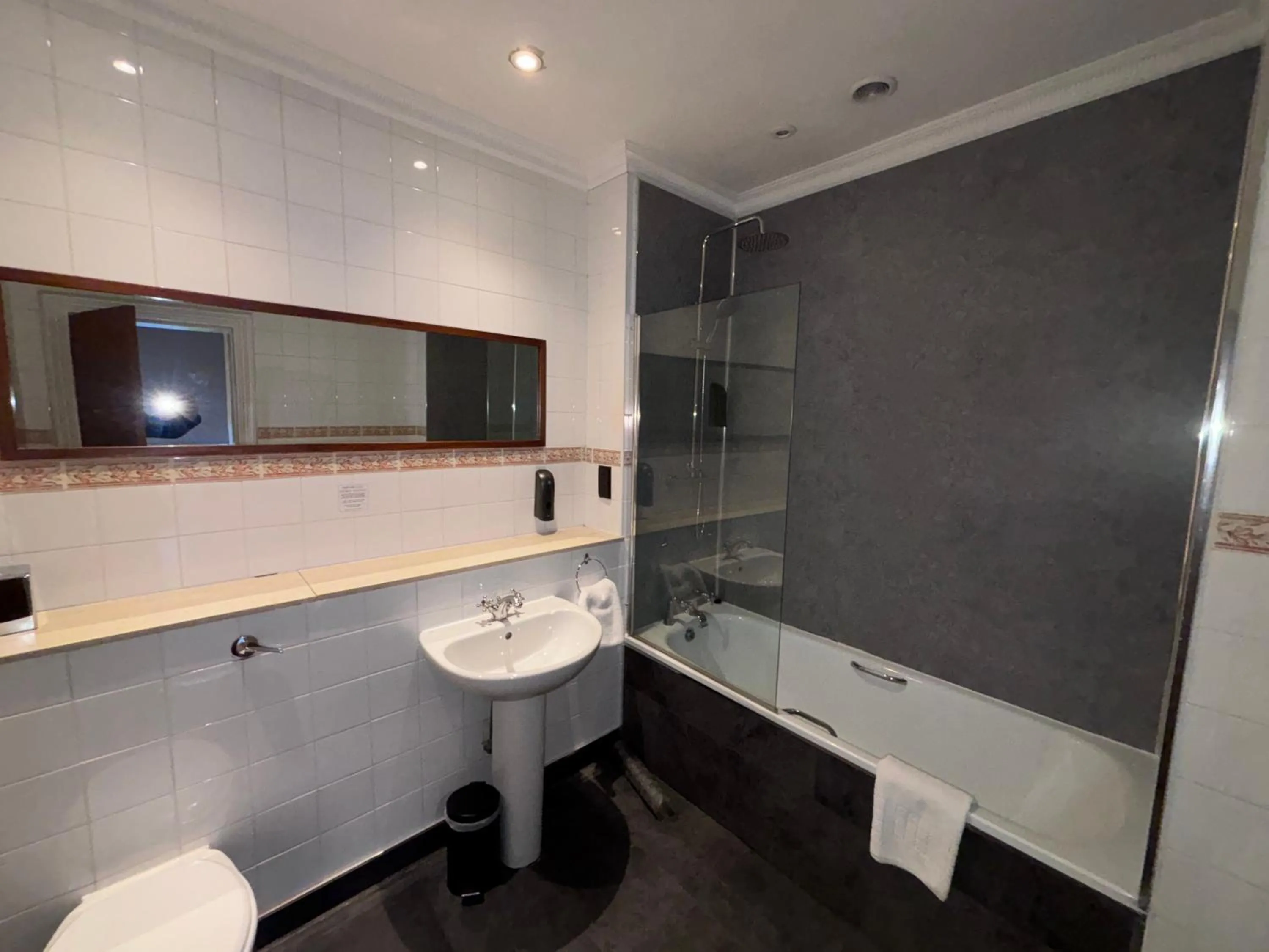 Bathroom in No6 West Coates