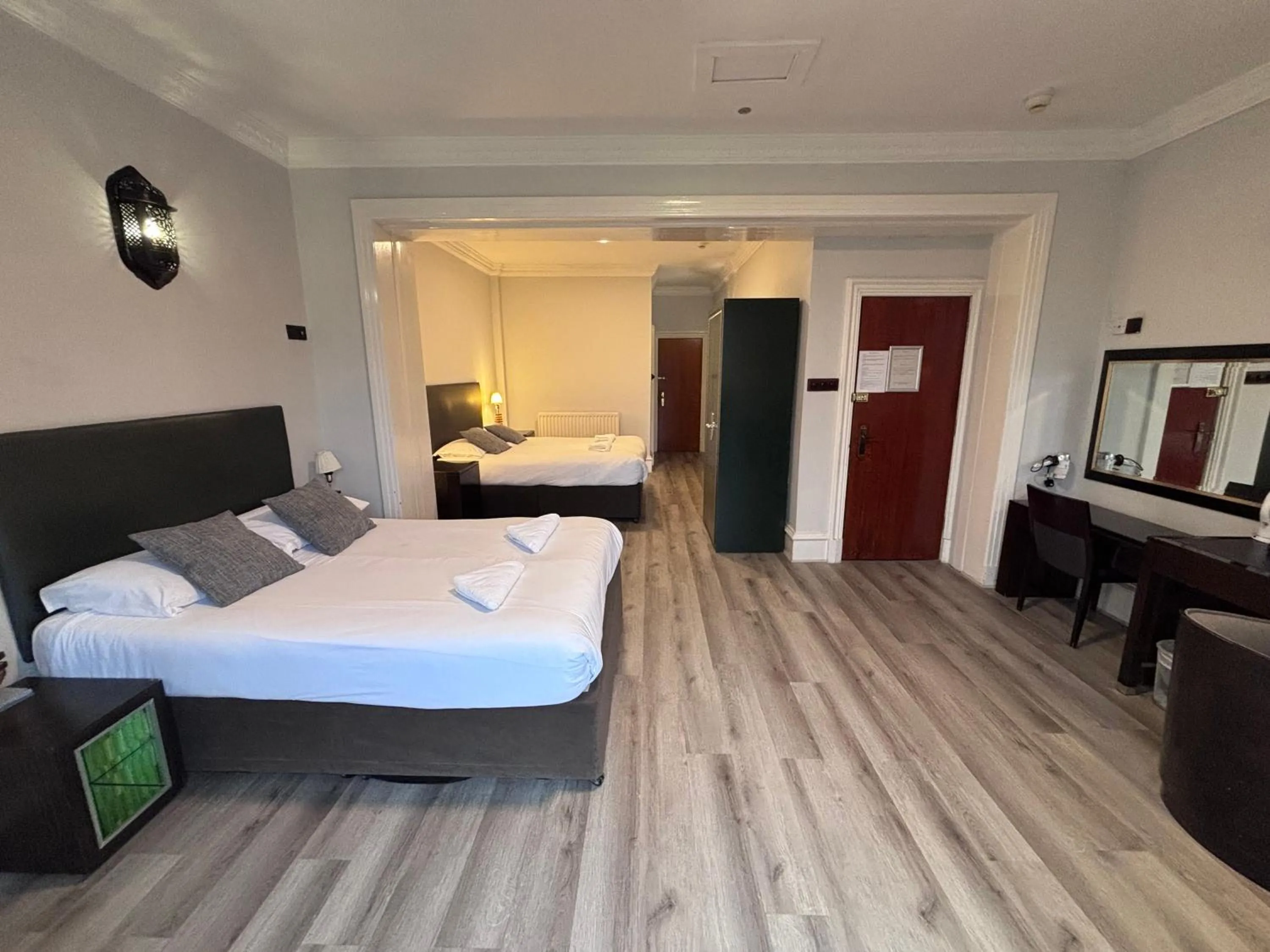 Bedroom, Bed in No6 West Coates