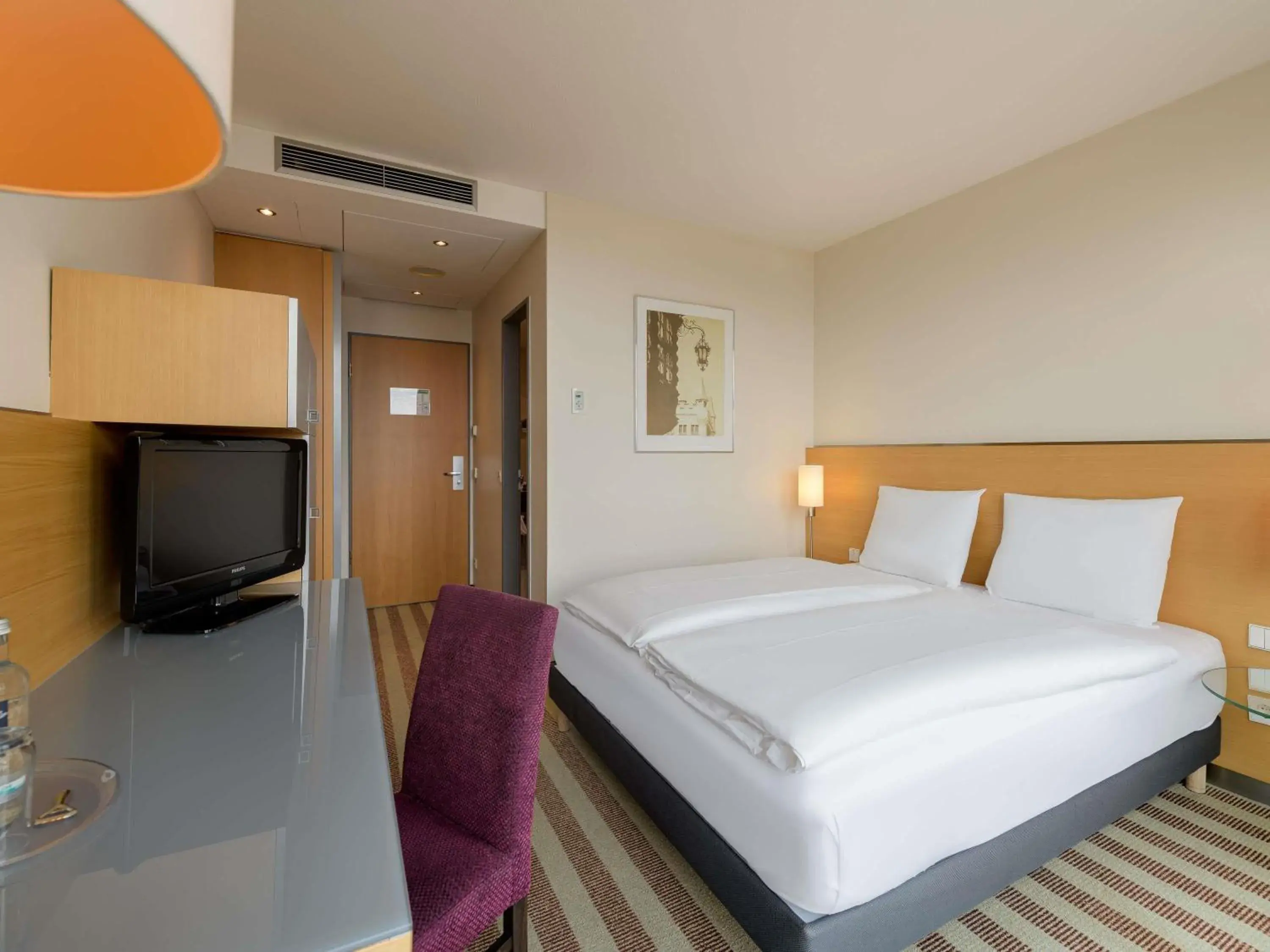 Standard Queen Room in Mercure Hotel Aachen Am Dom Standard Queen Room in Mercure Hotel Aachen Am Dom