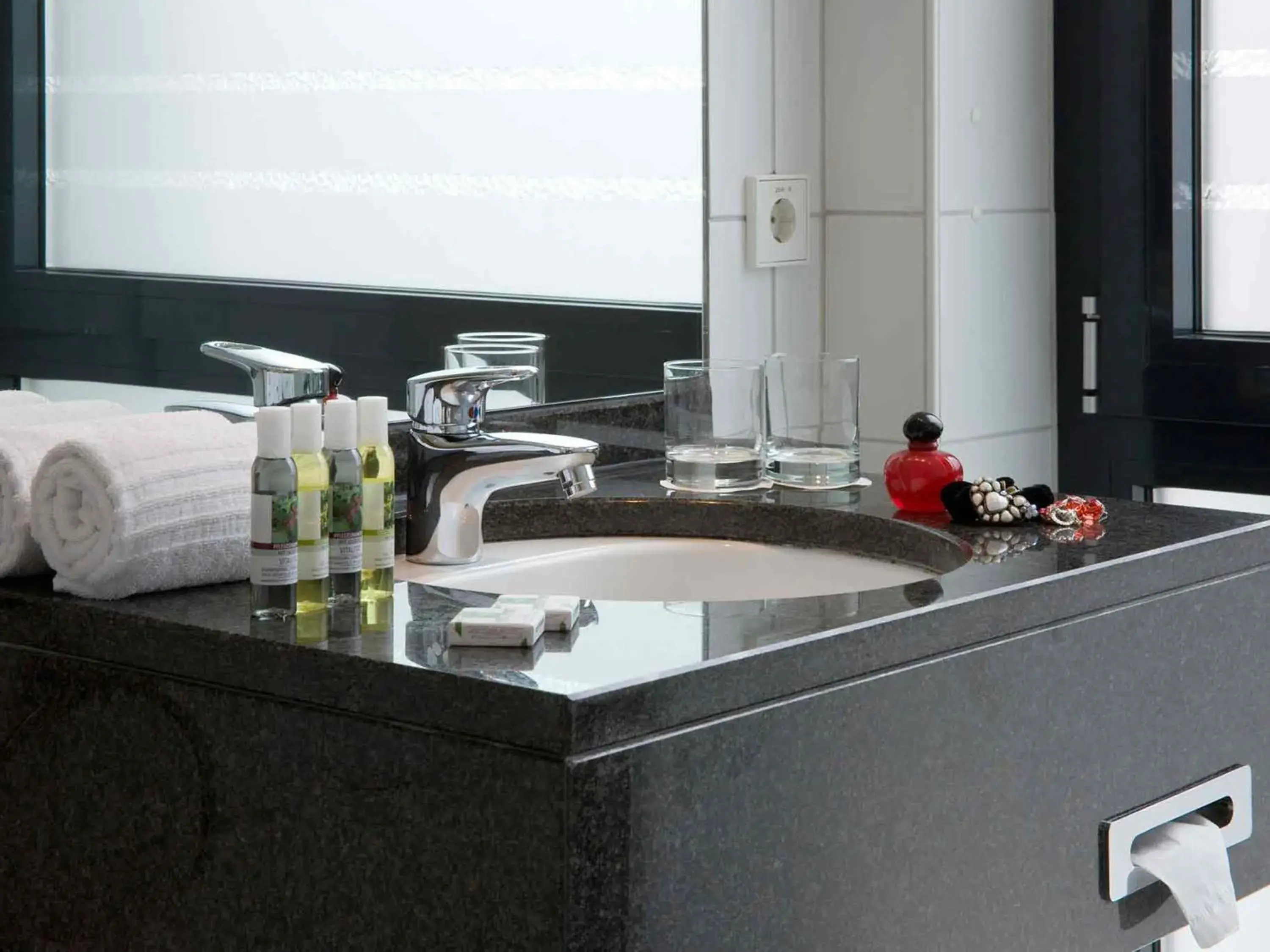 Bedroom in Mercure Hotel Aachen Am Dom Bedroom in Mercure Hotel Aachen Am Dom