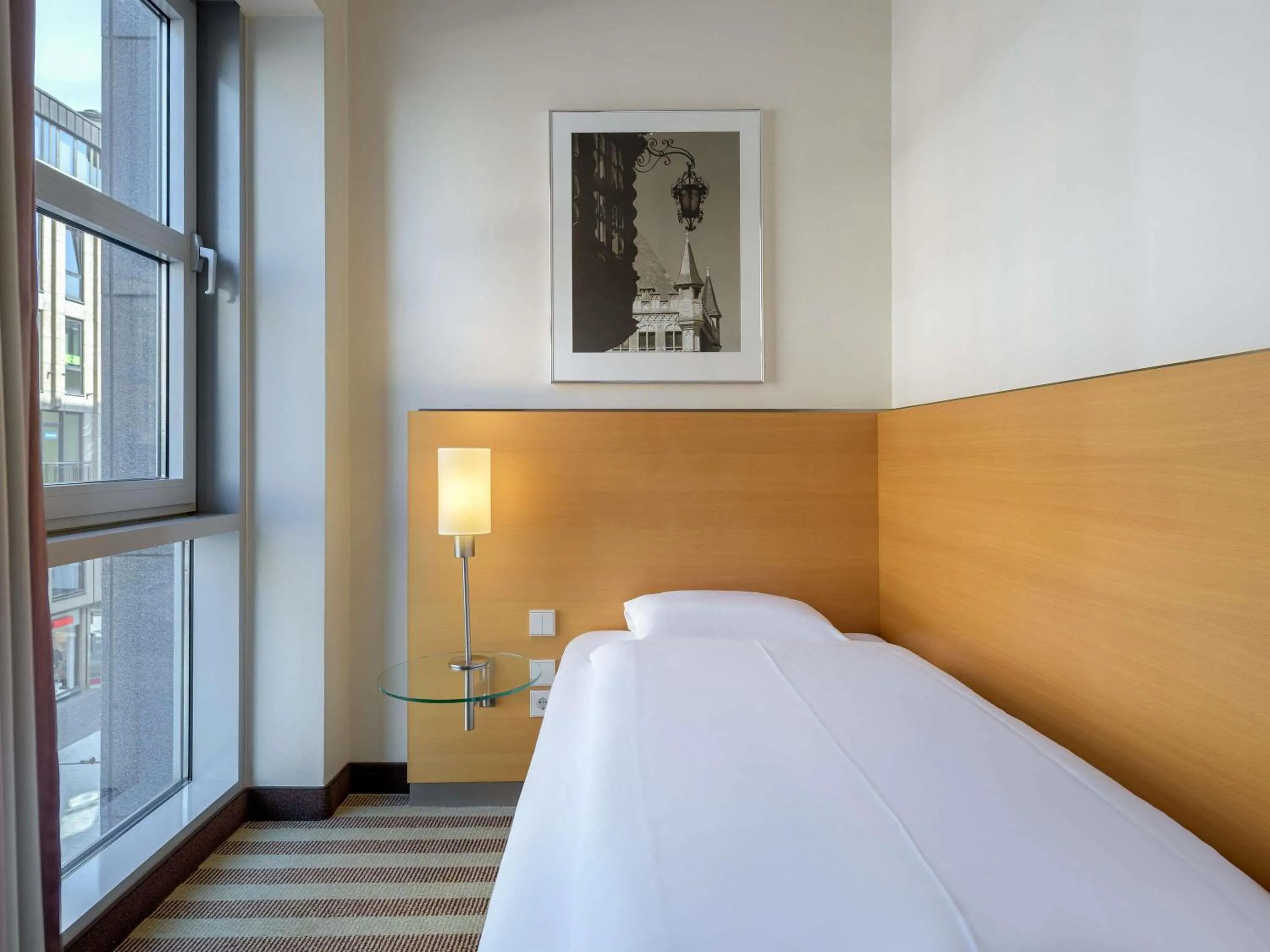 Bedroom, Bed in Mercure Hotel Aachen Am Dom