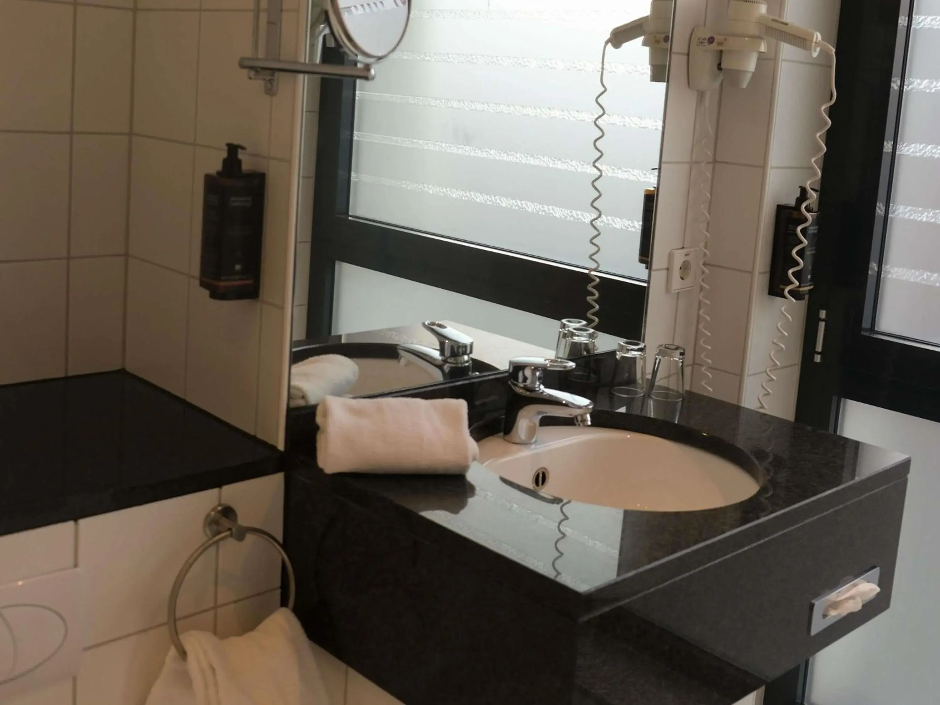 Bedroom in Mercure Hotel Aachen Am Dom Bedroom in Mercure Hotel Aachen Am Dom