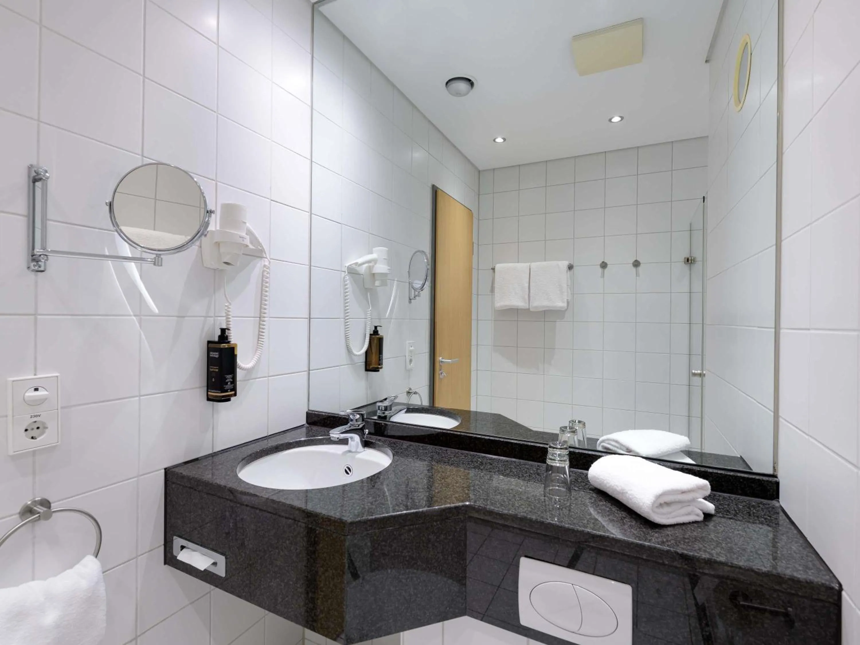 Bedroom in Mercure Hotel Aachen Am Dom