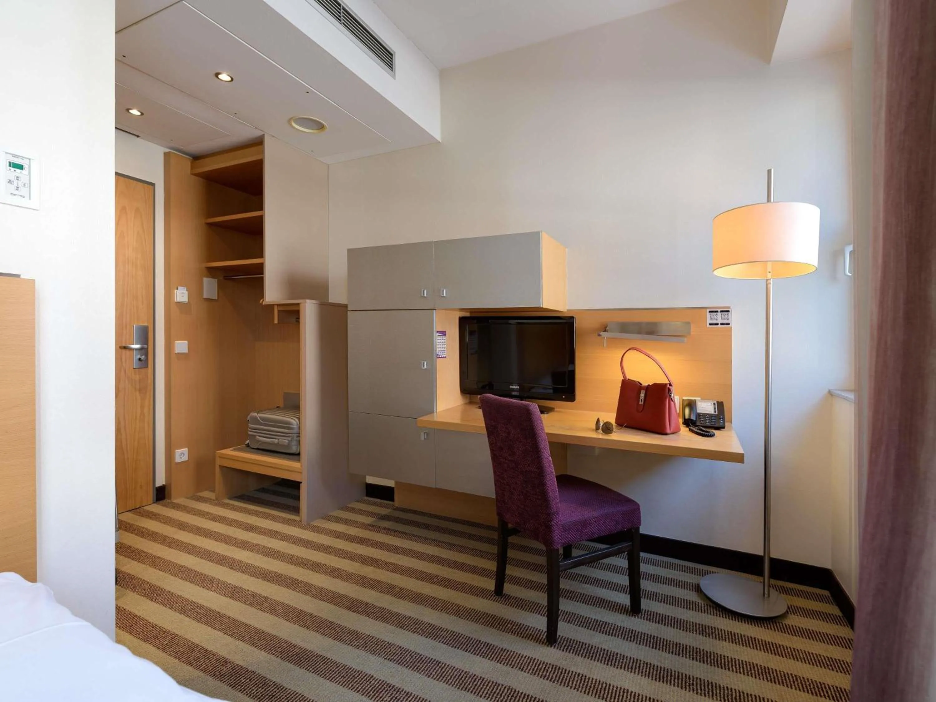 Bedroom, Bed in Mercure Hotel Aachen Am Dom