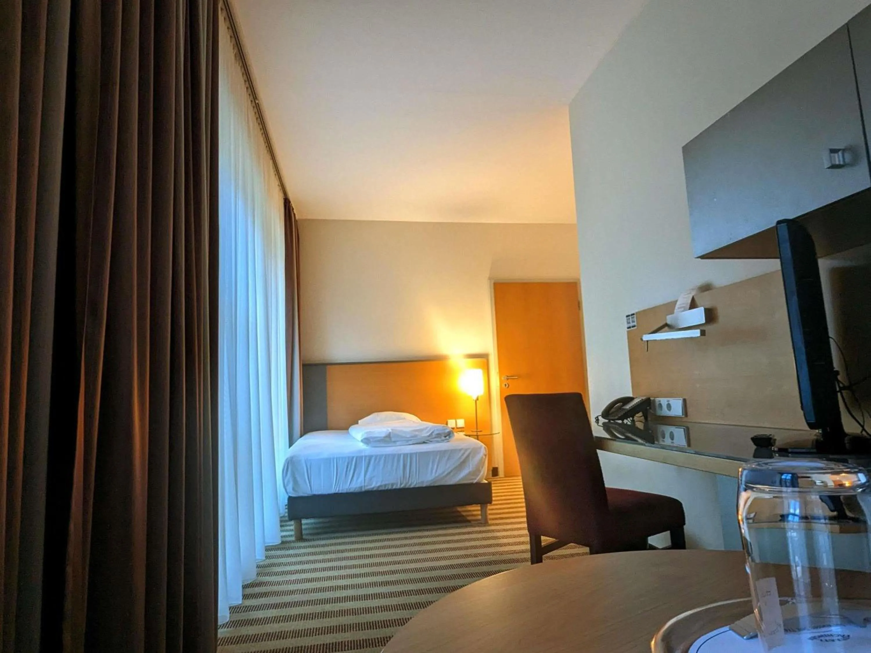 Bedroom, Bed in Mercure Hotel Aachen Am Dom