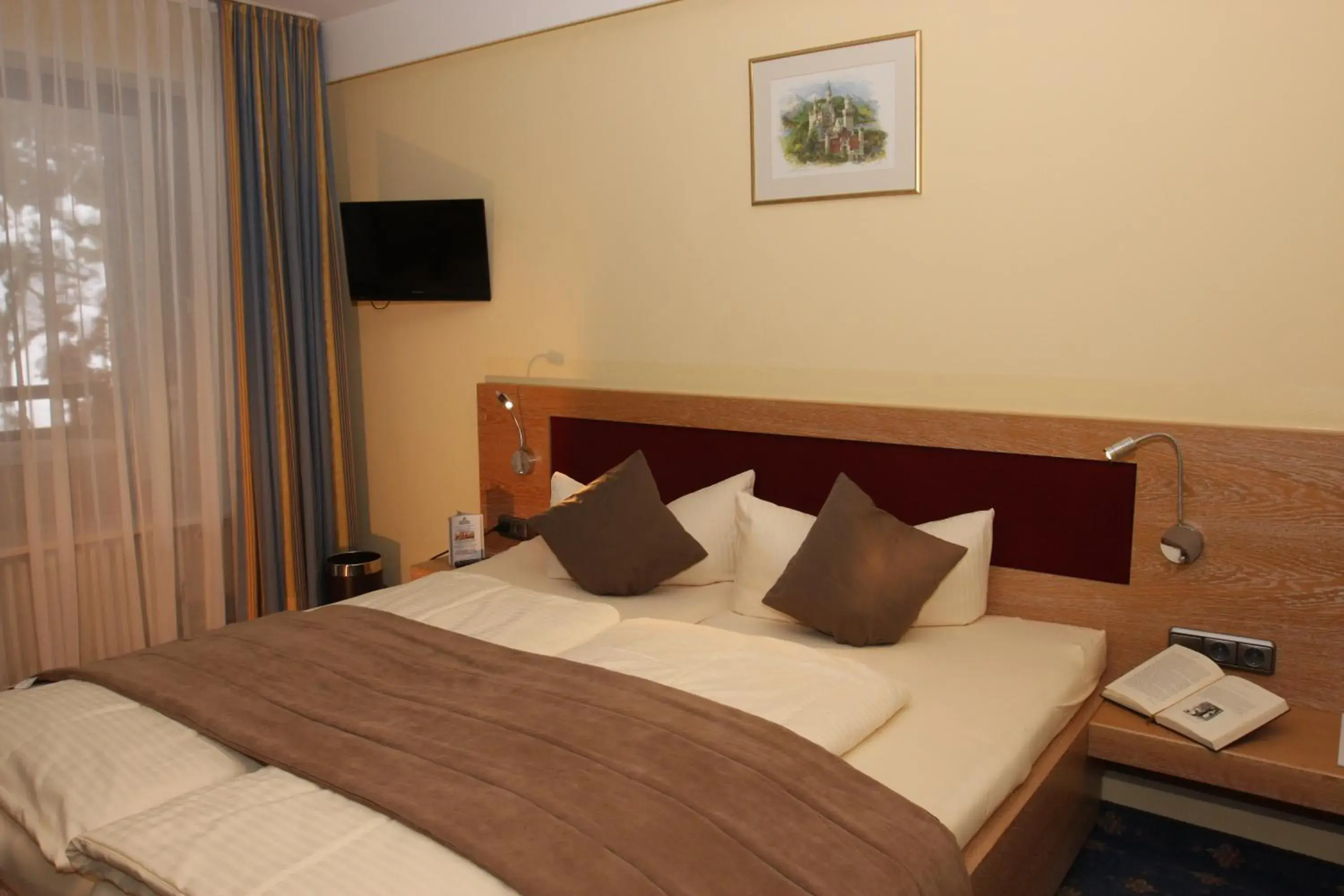 Bed in Hotel Alpenstuben