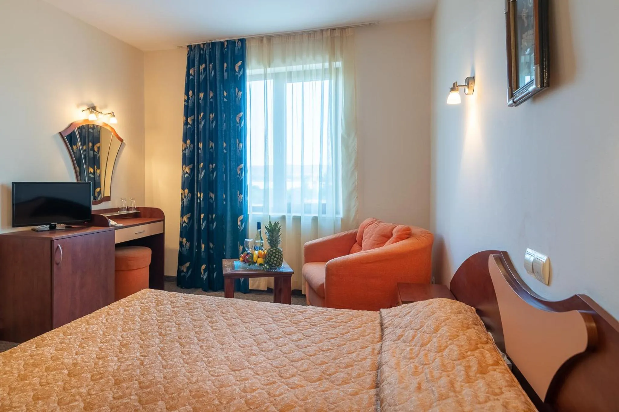 TV and multimedia, Bed in Adamo Hotel