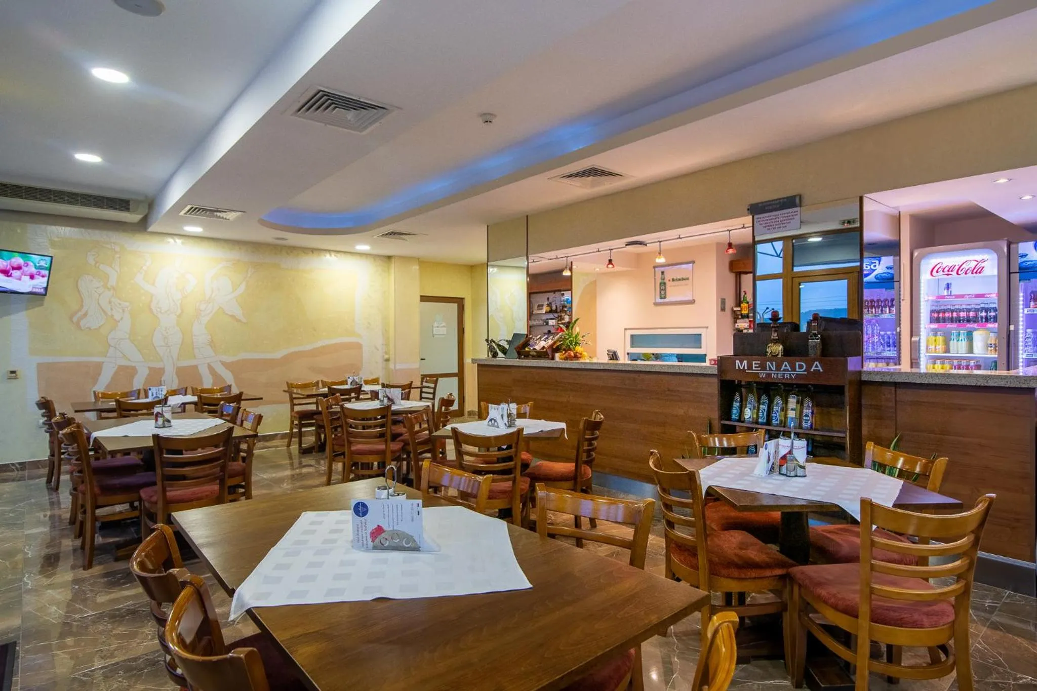 Restaurant/places to eat in Adamo Hotel