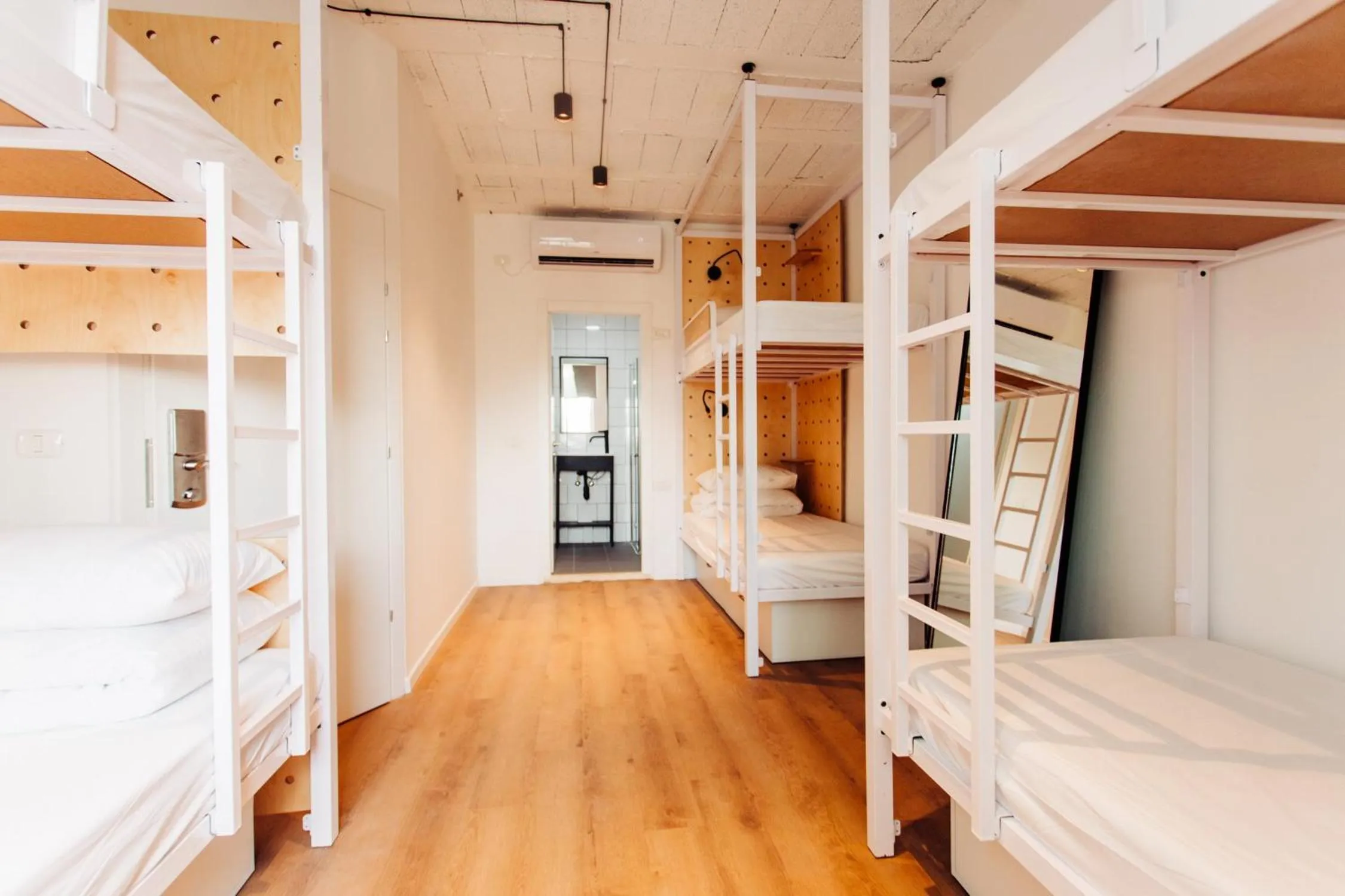 Comfort Quadruple Room in Domus Metro Hotel