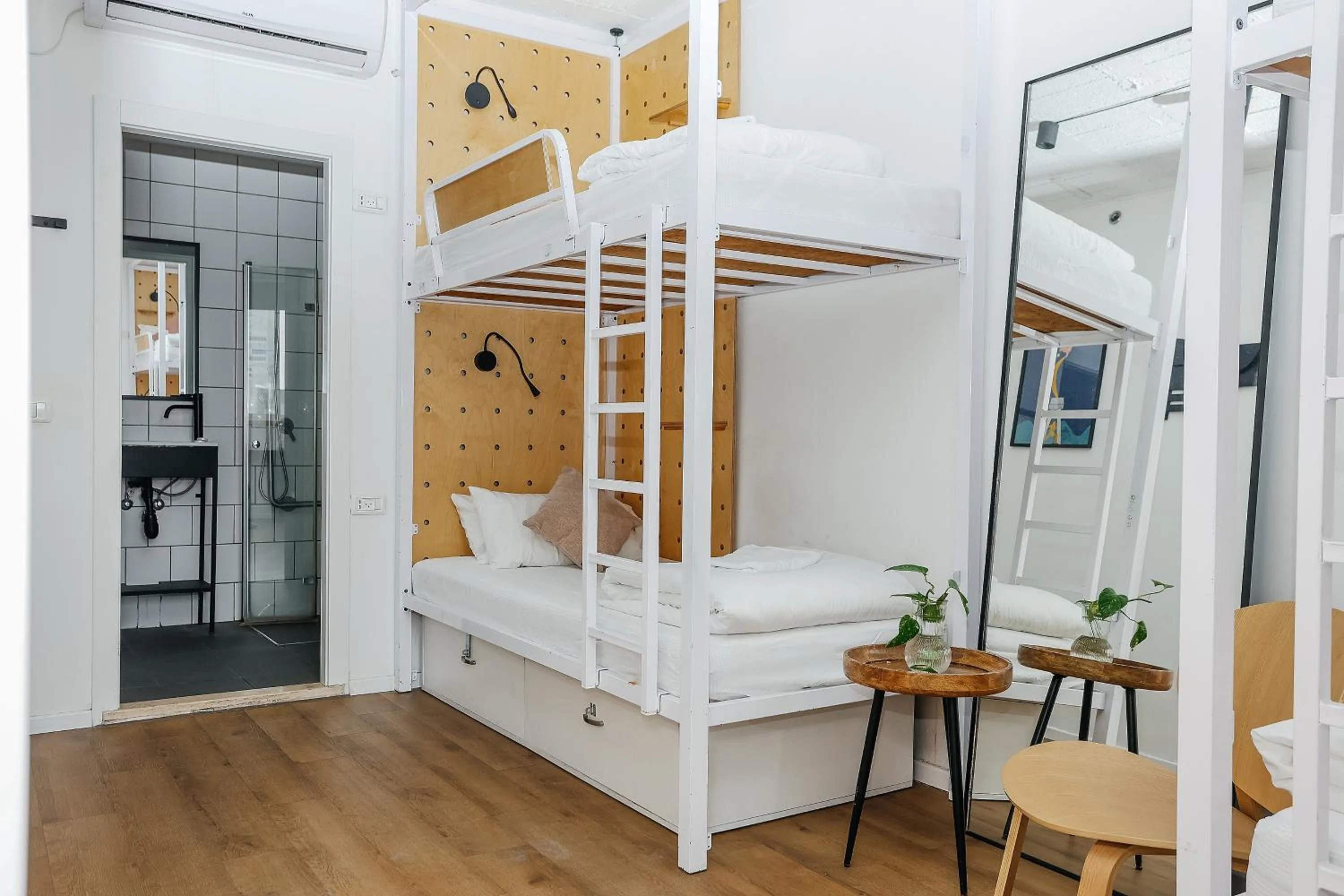 Decorative detail, Bed in Domus Metro Hotel