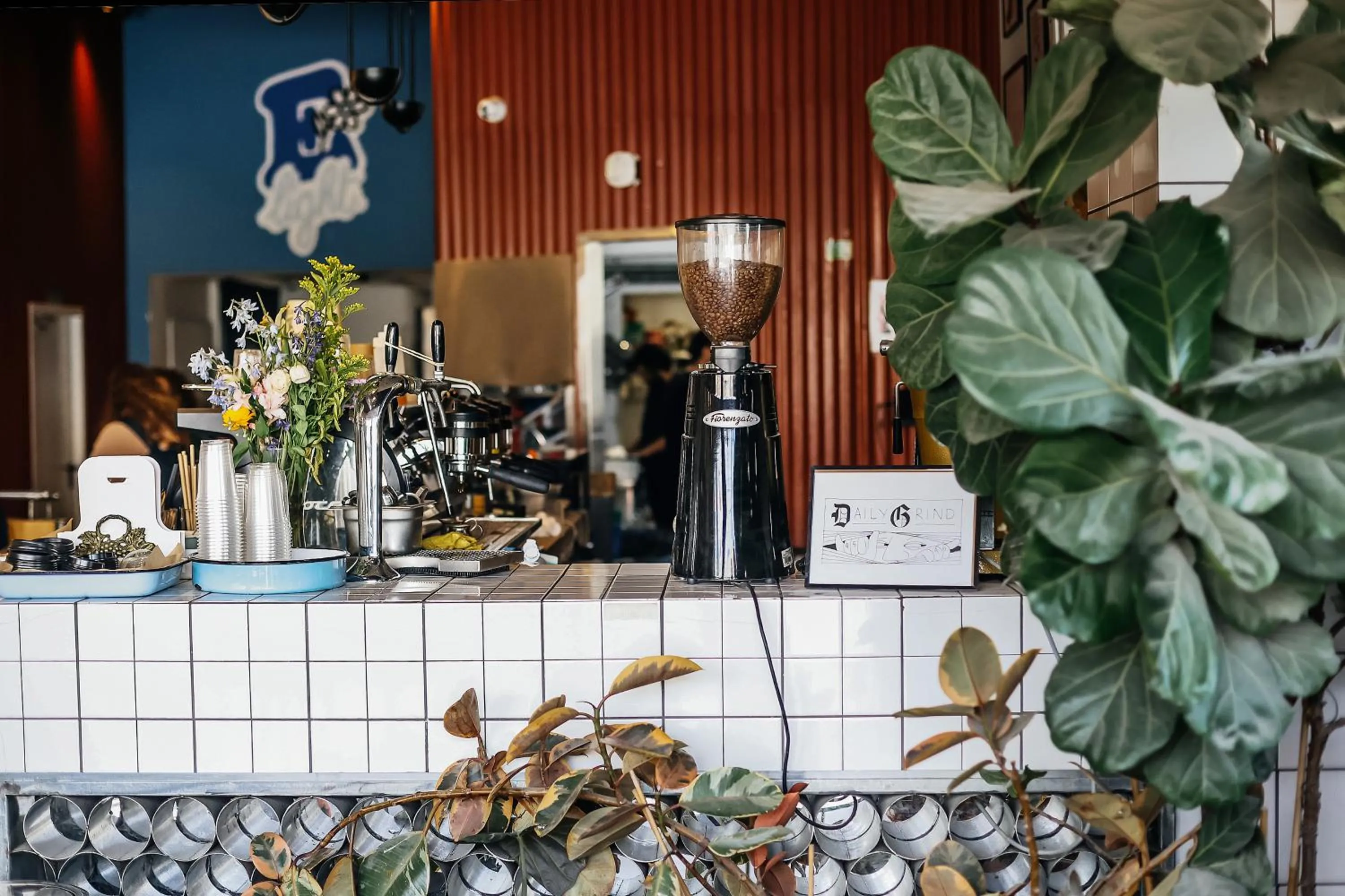 Restaurant/places to eat in Domus Metro Hotel