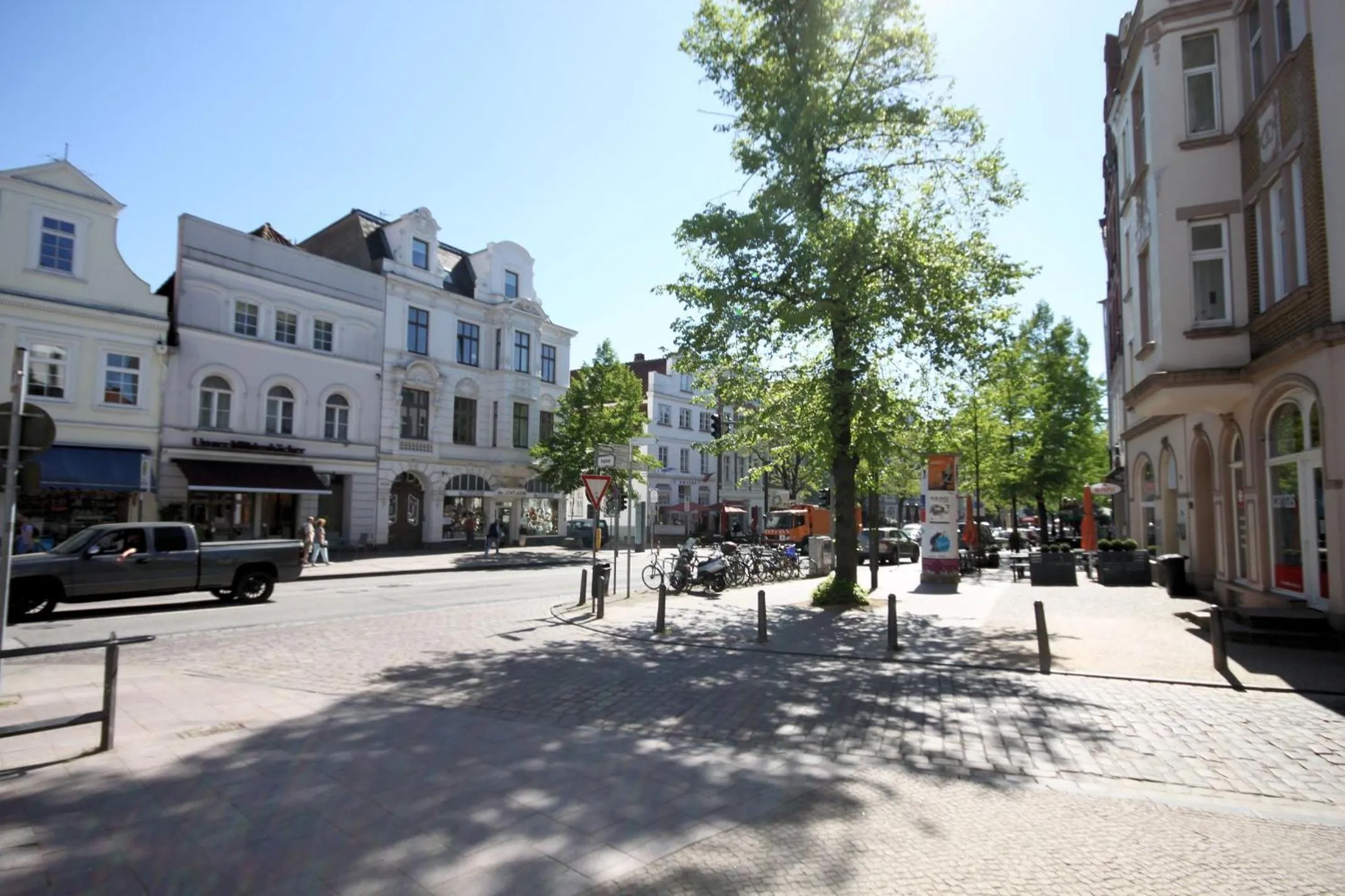 Neighbourhood in Royal Residence