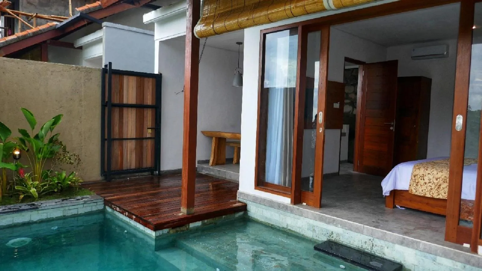 Swimming pool in Abinawa Hill