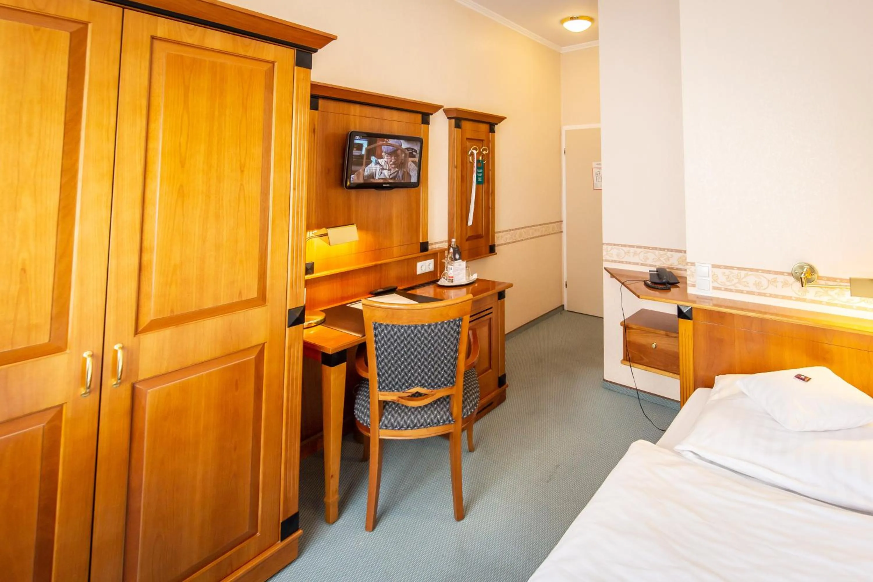 Bedroom, Bed in Hotel Krupp