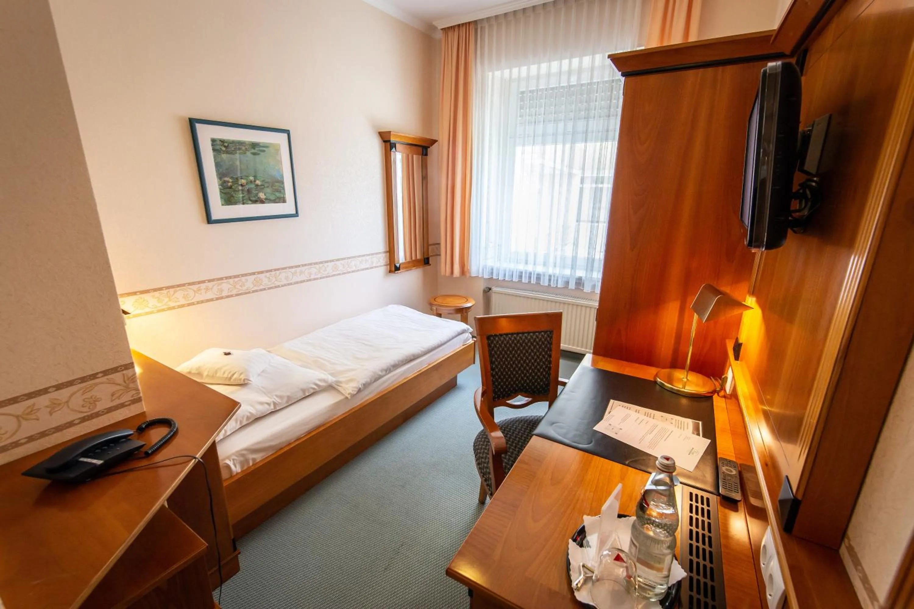 Bedroom, Bed in Hotel Krupp