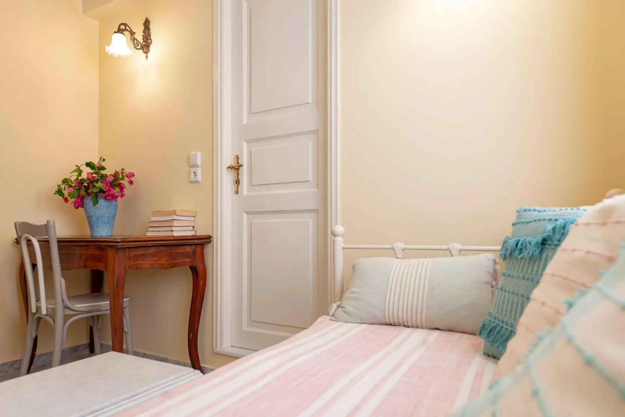 Living room, Bed in Villa Maria-Syros