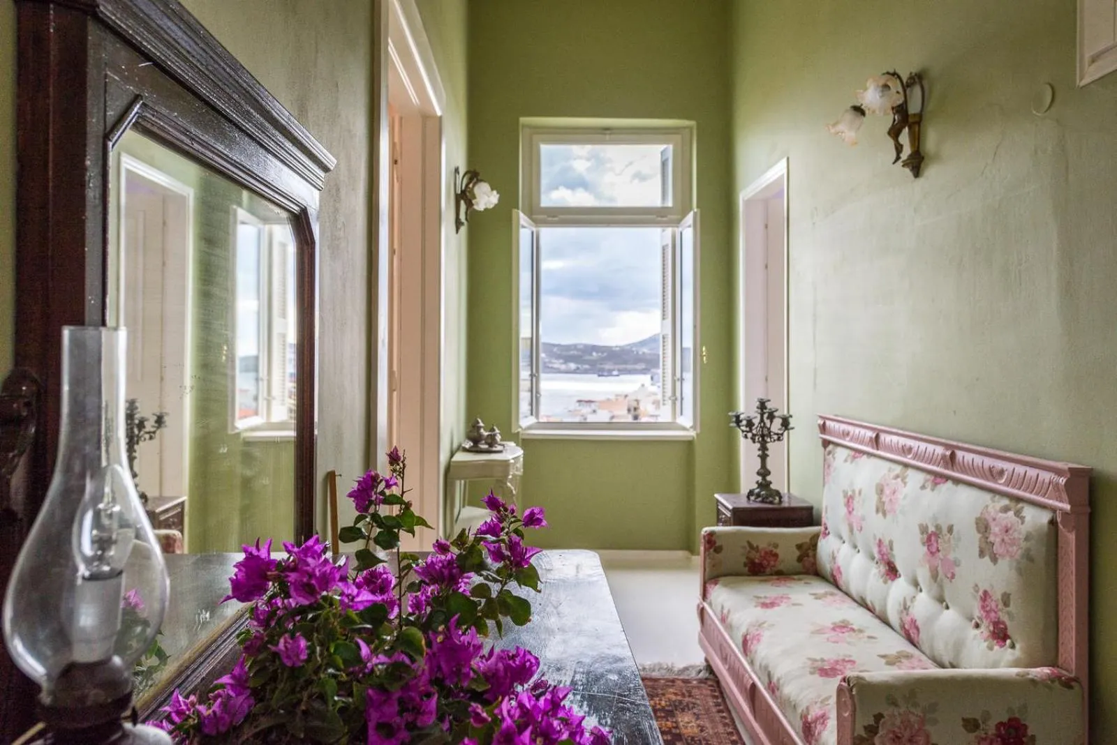 Facade/entrance in Villa Maria-Syros