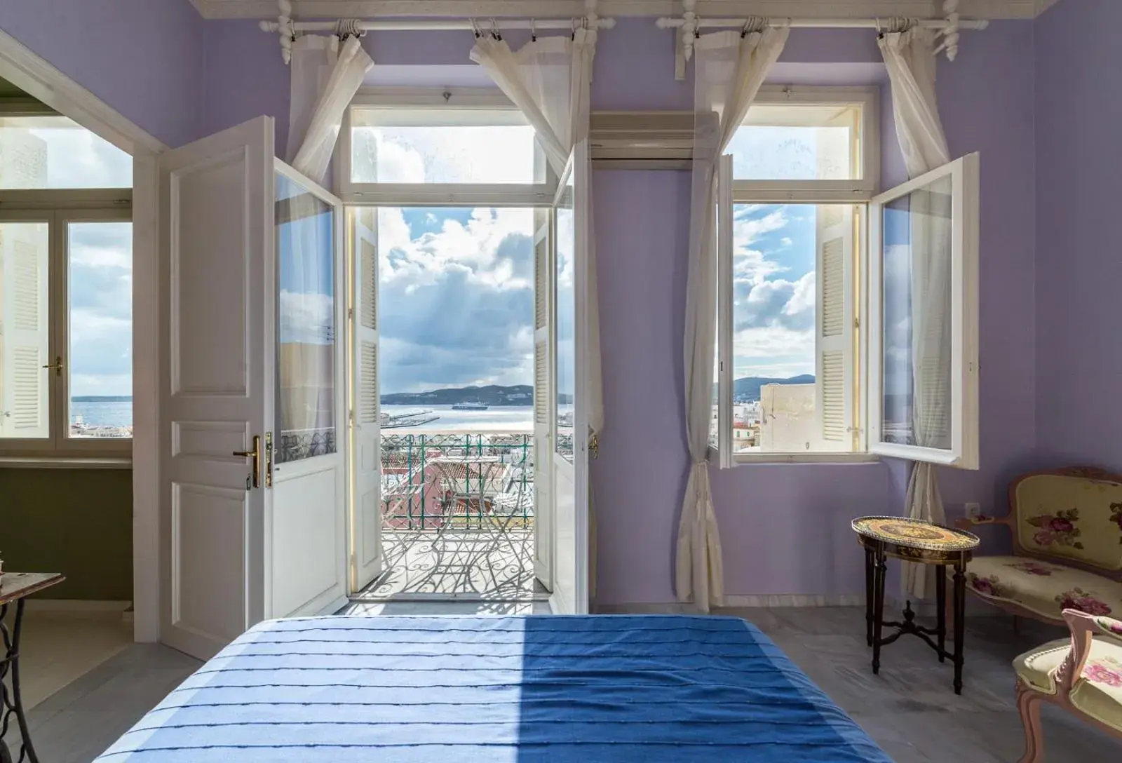 Queen Room with Sea View in Villa Maria-Syros Queen Room with Sea View in Villa Maria-Syros
