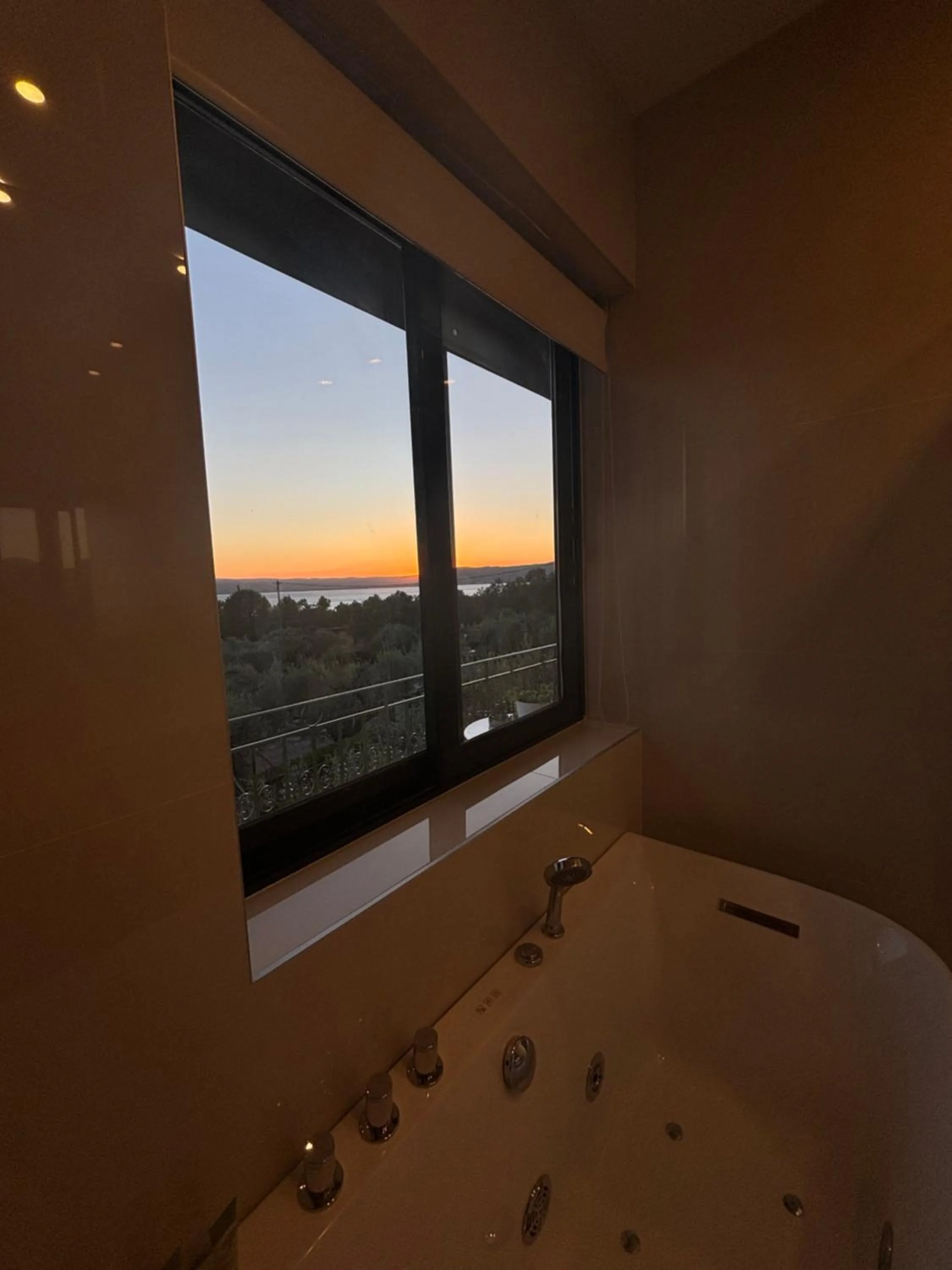 Ampoulos Rooms & Apartments