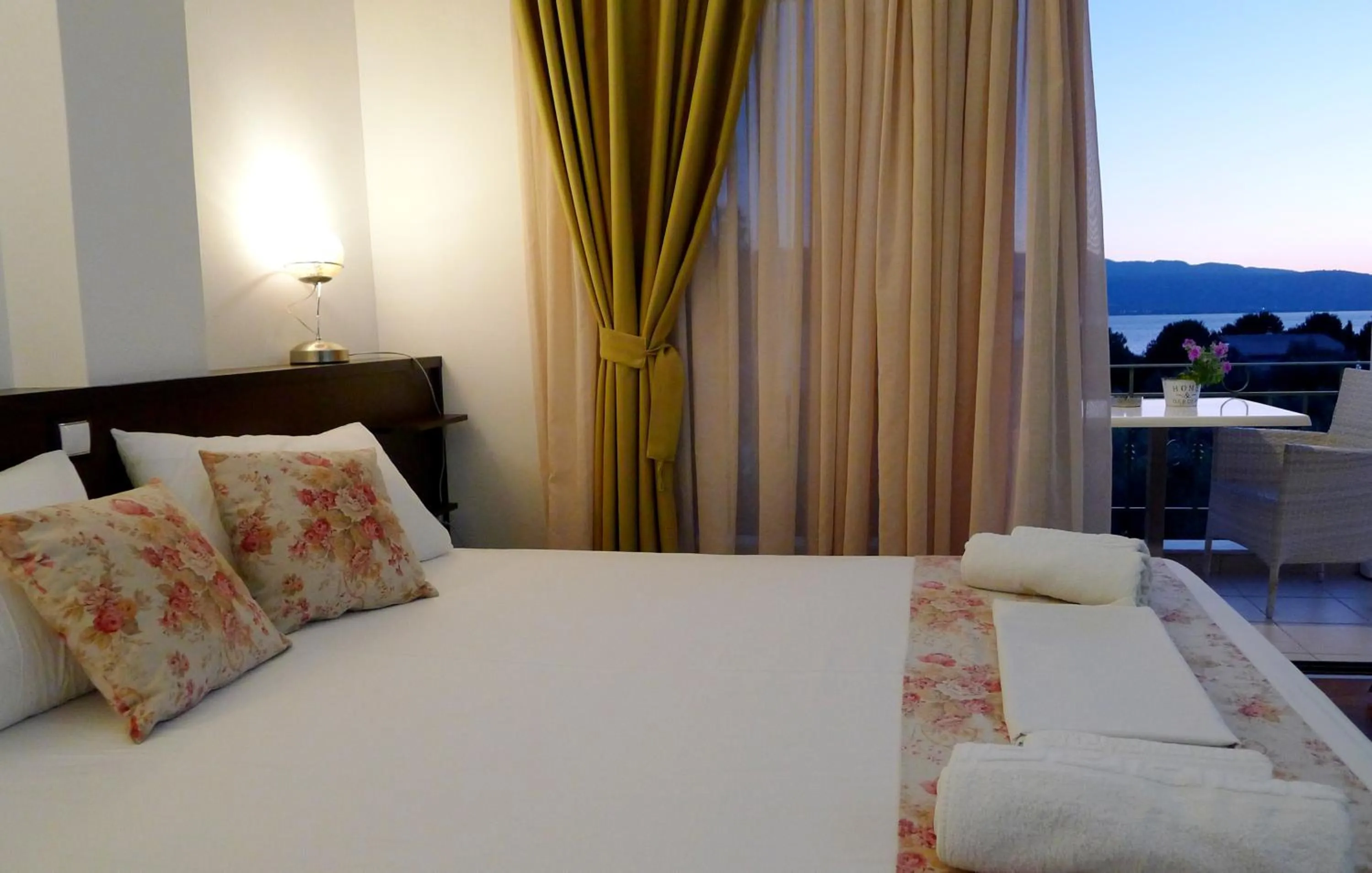 Bed in Ampoulos Rooms & Apartments